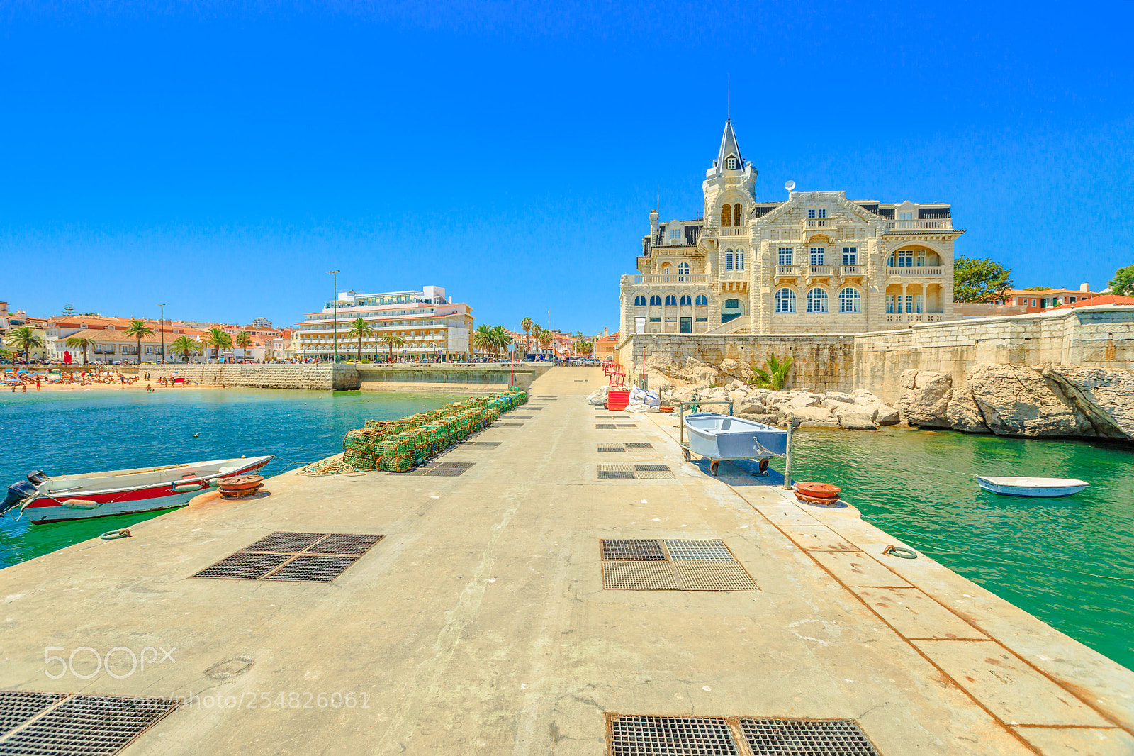 Canon EOS 5D Mark IV sample photo. Cascais seafront and pier photography