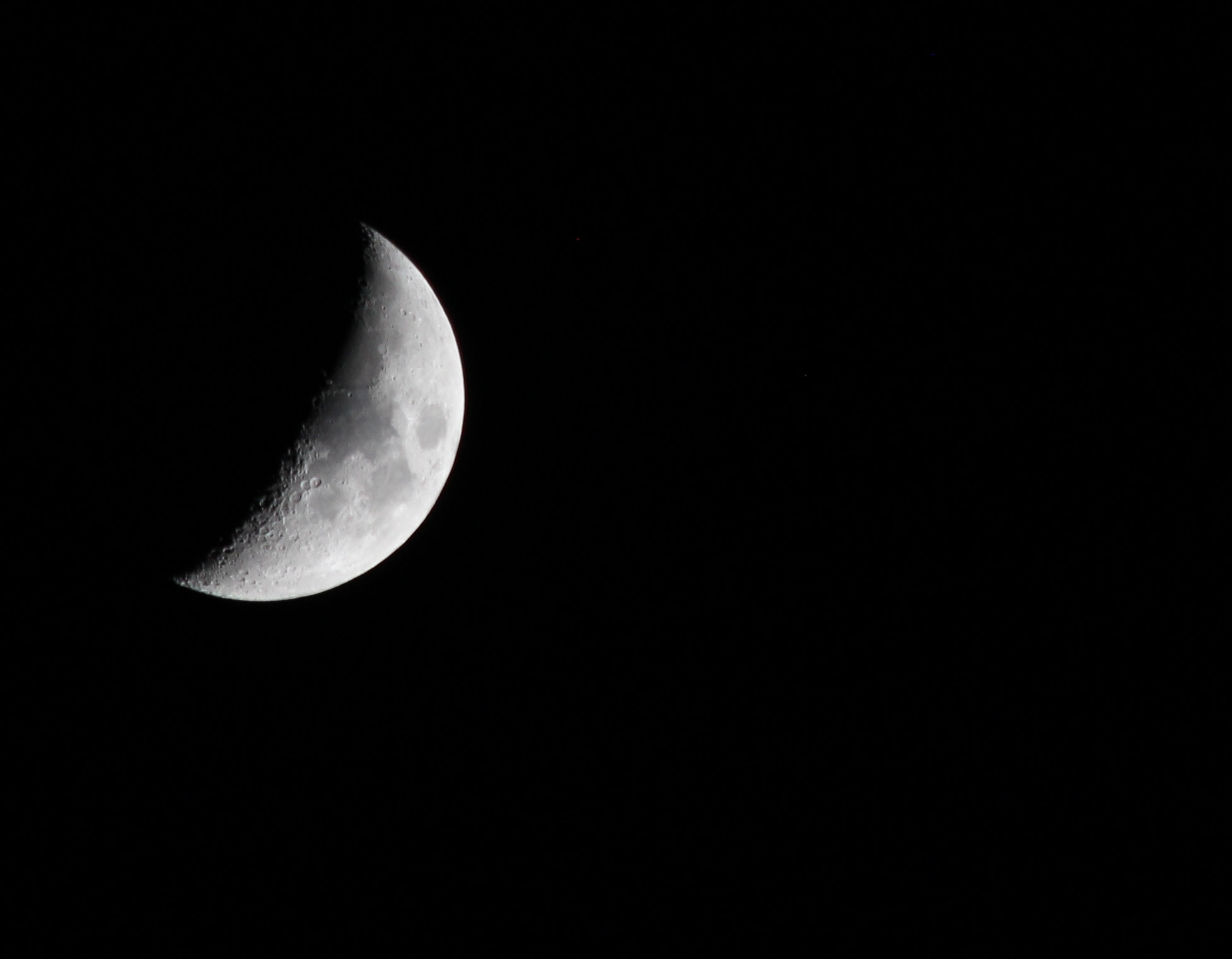 Canon EOS 600D (Rebel EOS T3i / EOS Kiss X5) + Canon EF 70-300mm F4-5.6 IS USM sample photo. The moon photography