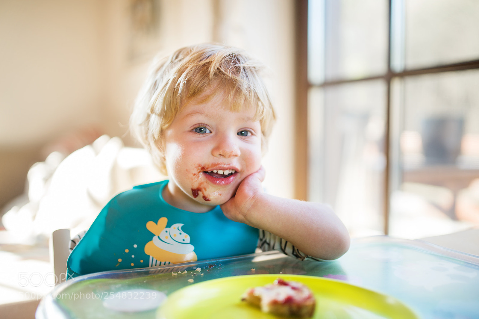 Nikon D4S sample photo. A toddler boy eating photography