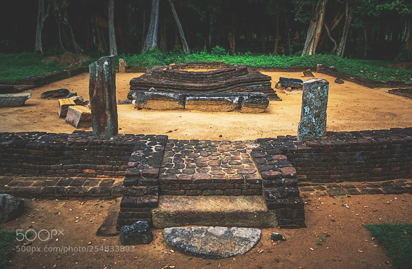 Canon EOS 600D (Rebel EOS T3i / EOS Kiss X5) sample photo. Ruin of the pidurangala photography