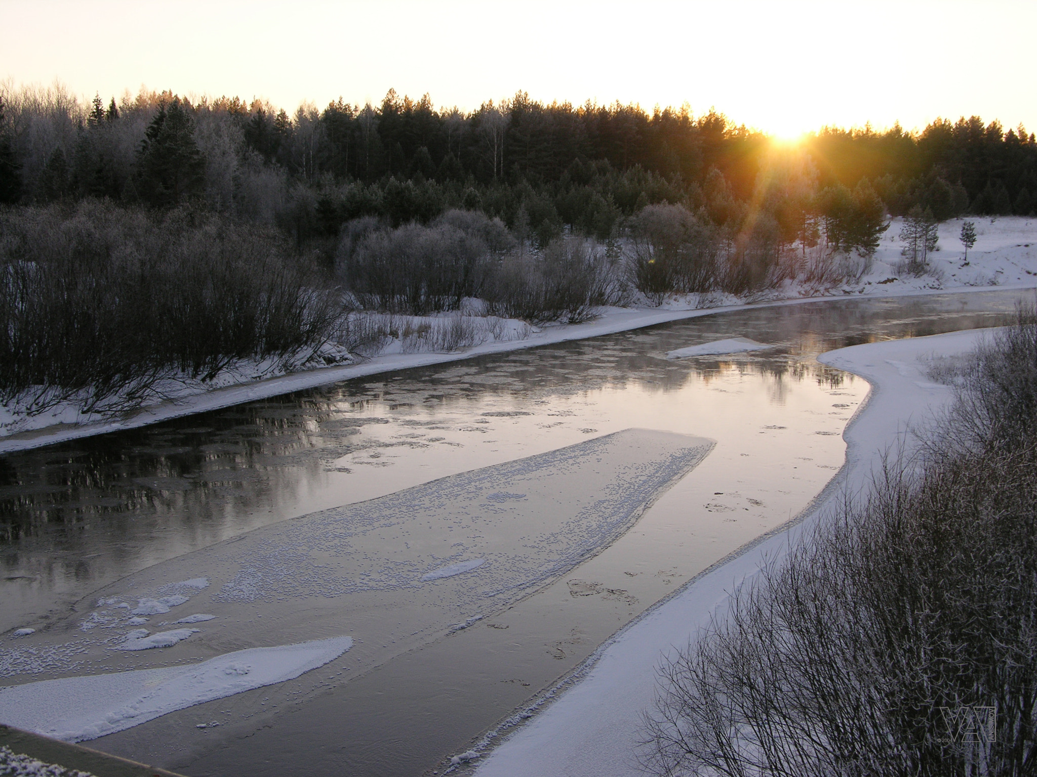 Nikon E8700 sample photo. The first ice on the river vetluga photography