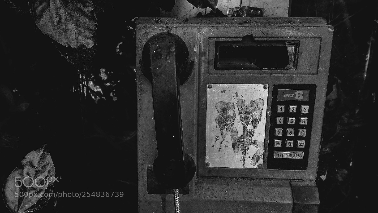 Samsung Galaxy Note4 sample photo. Old payphone photography