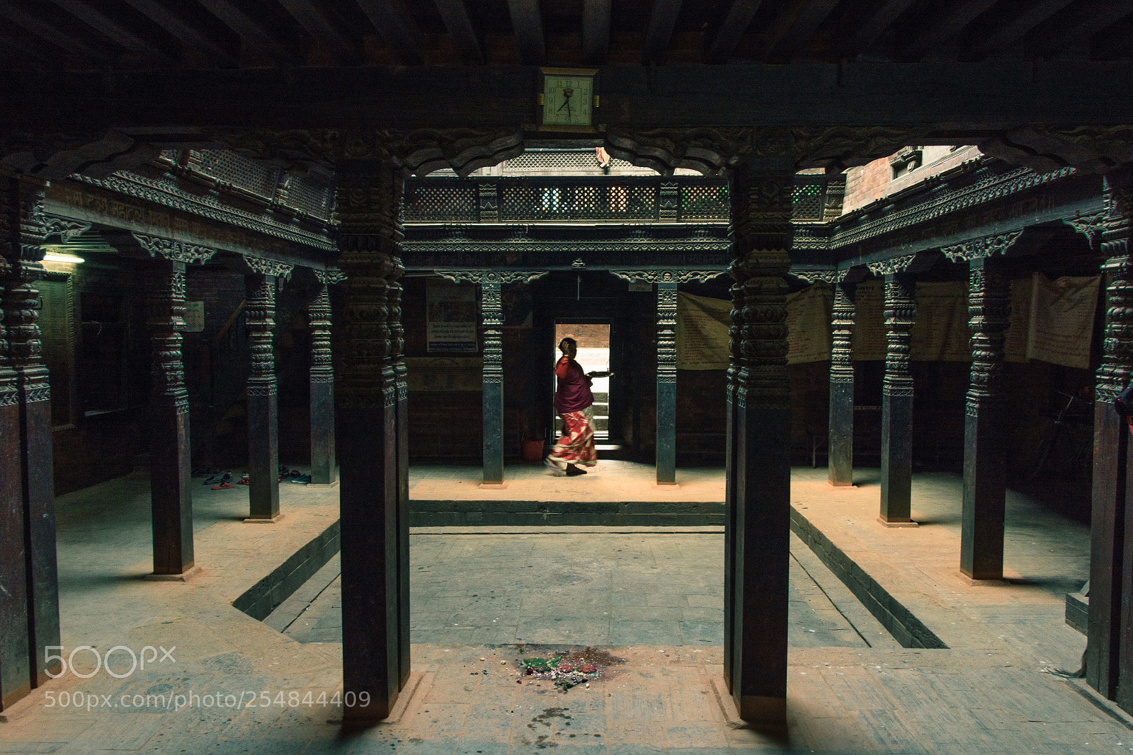 Nikon D7200 sample photo. Lady in the courtyard photography
