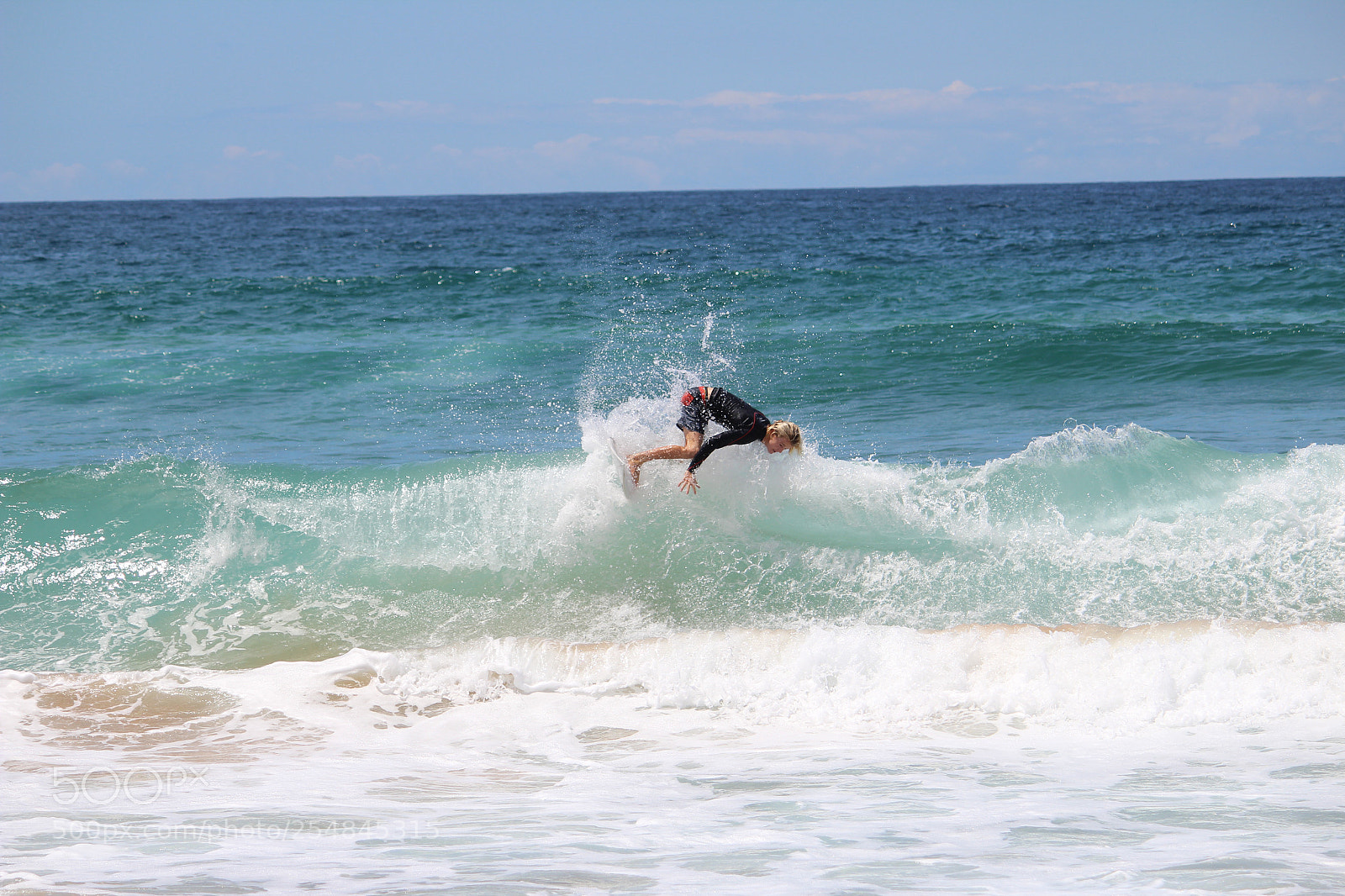 Canon EOS 600D (Rebel EOS T3i / EOS Kiss X5) sample photo. Ride that wave photography
