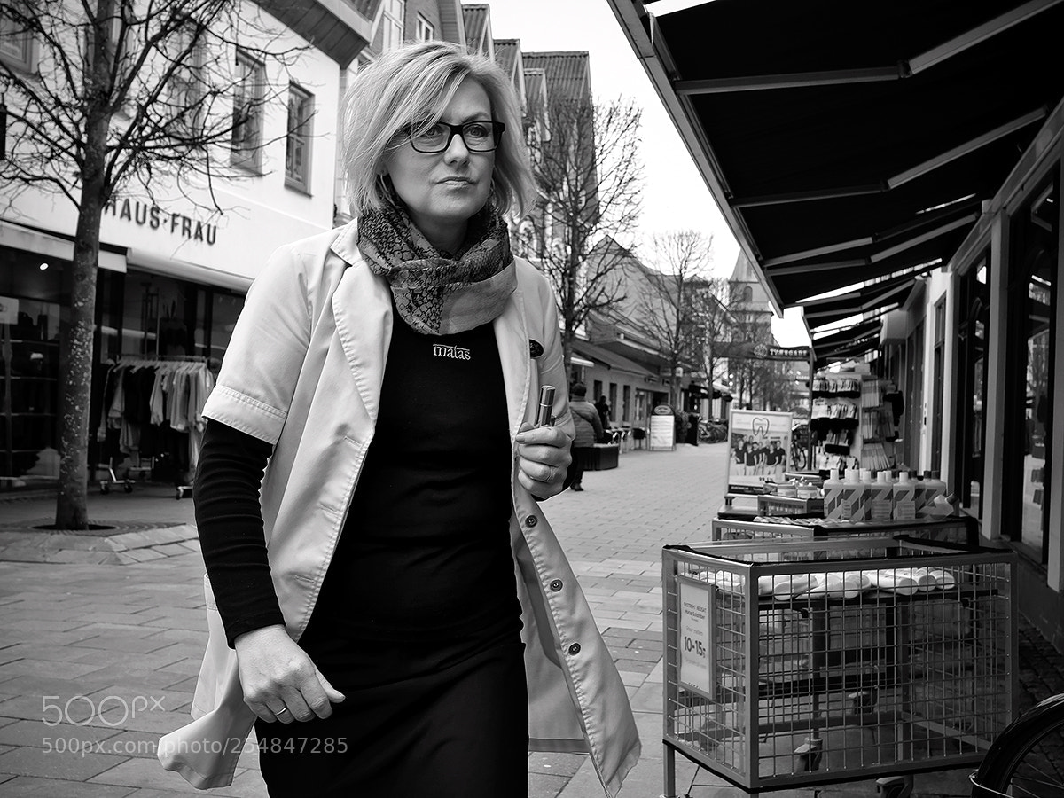 Fujifilm X-Pro2 sample photo. Shopping street moment photography
