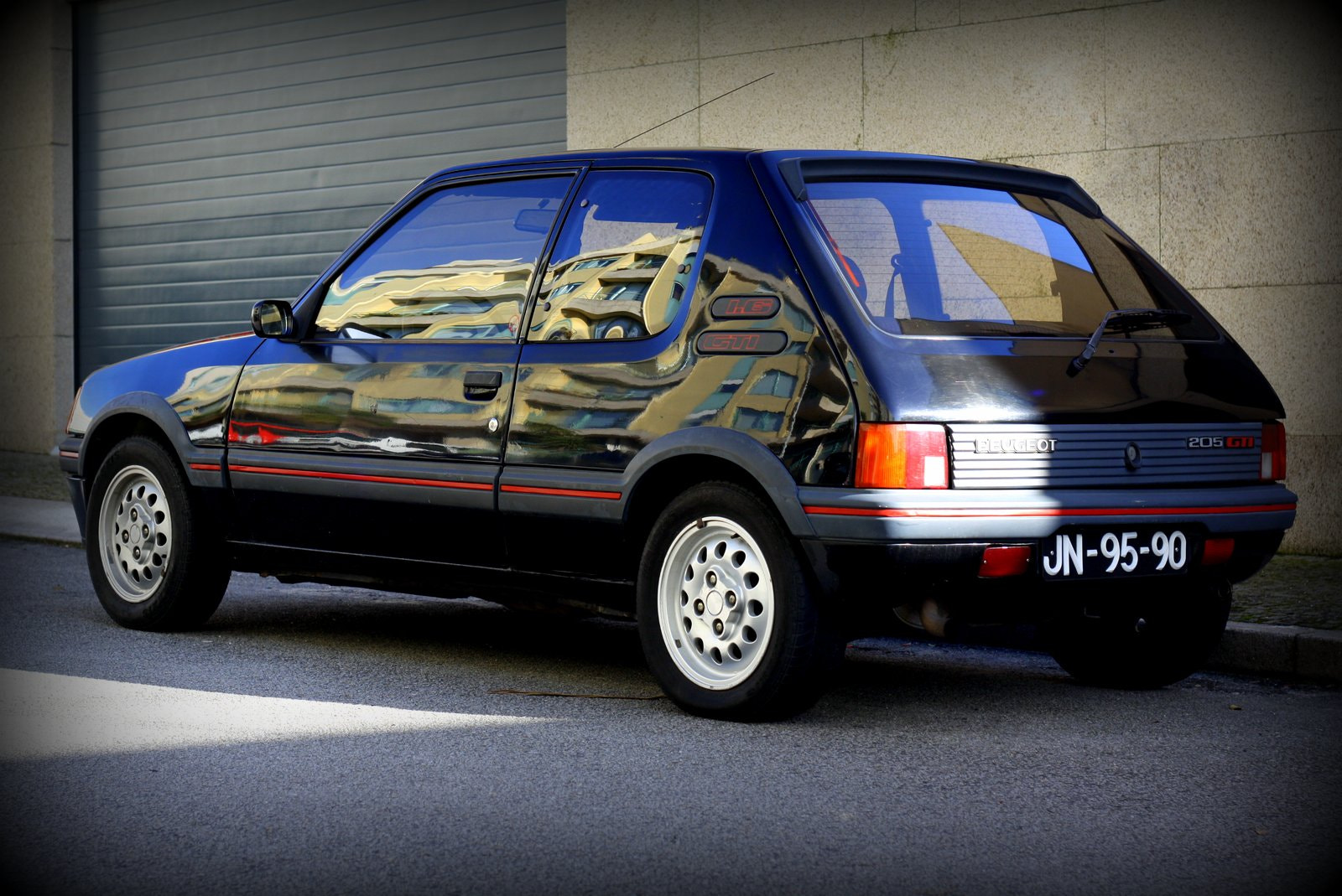 Canon EOS 1000D (EOS Digital Rebel XS / EOS Kiss F) sample photo. Peugeot 205 gti photography