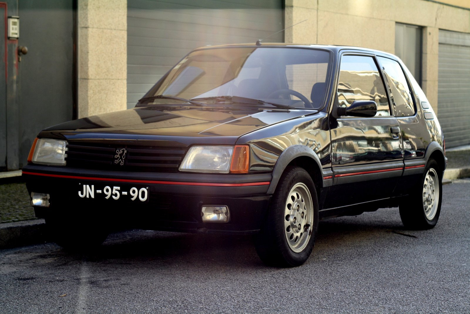 Canon EOS 1000D (EOS Digital Rebel XS / EOS Kiss F) sample photo. Peugeot 205 gti photography