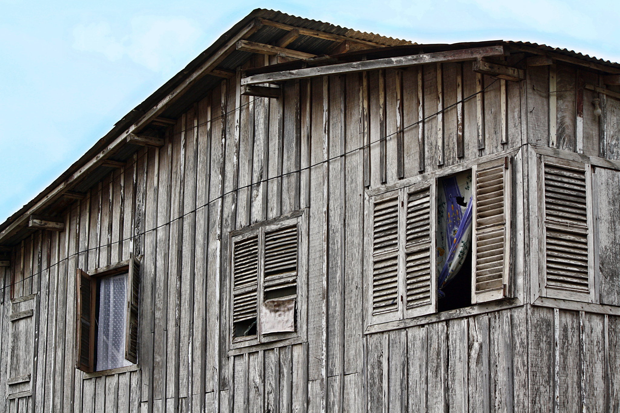 Canon EOS 1000D (EOS Digital Rebel XS / EOS Kiss F) sample photo. Wooden house sao tome photography
