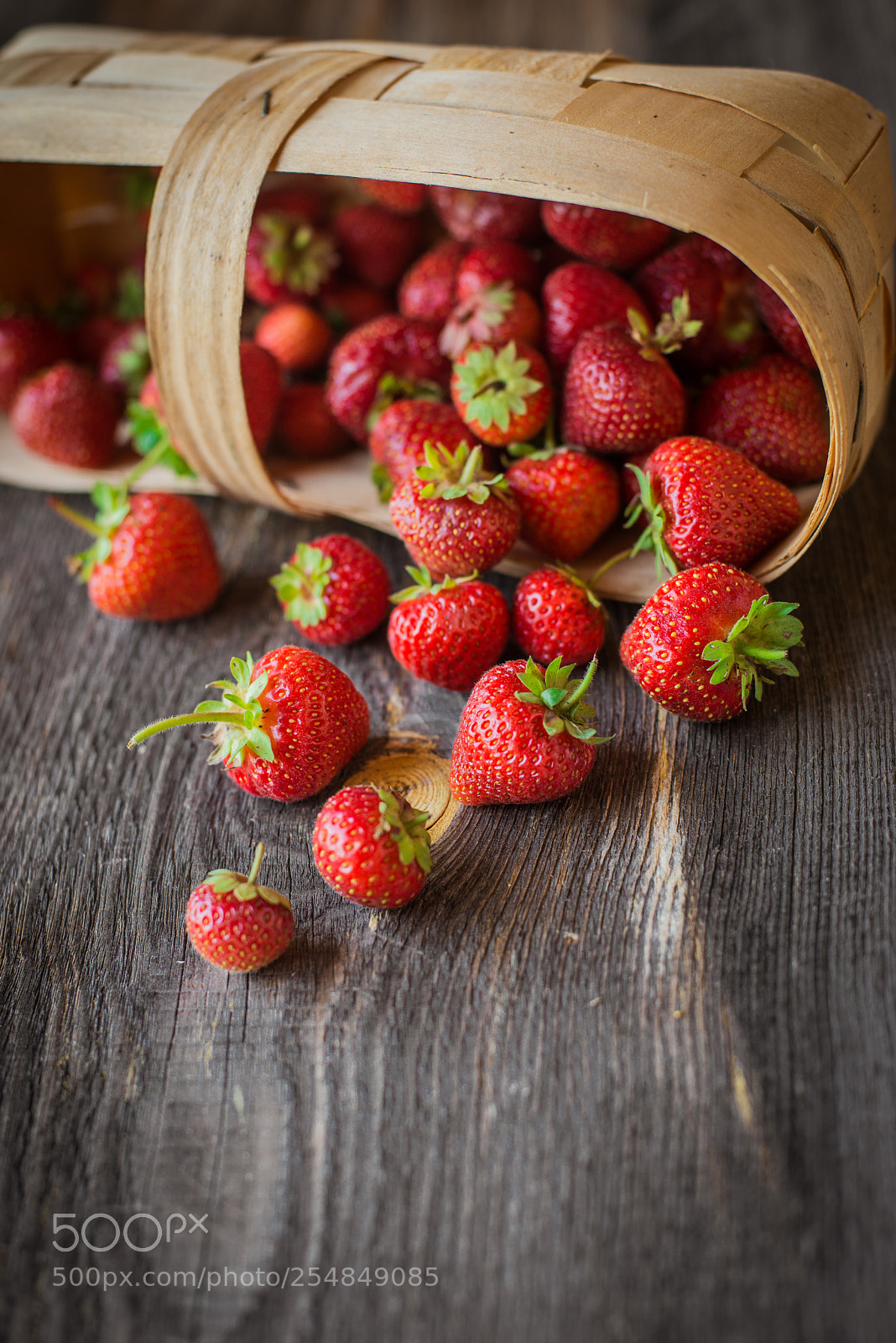 Nikon D800 sample photo. Strawberry is scattered from photography