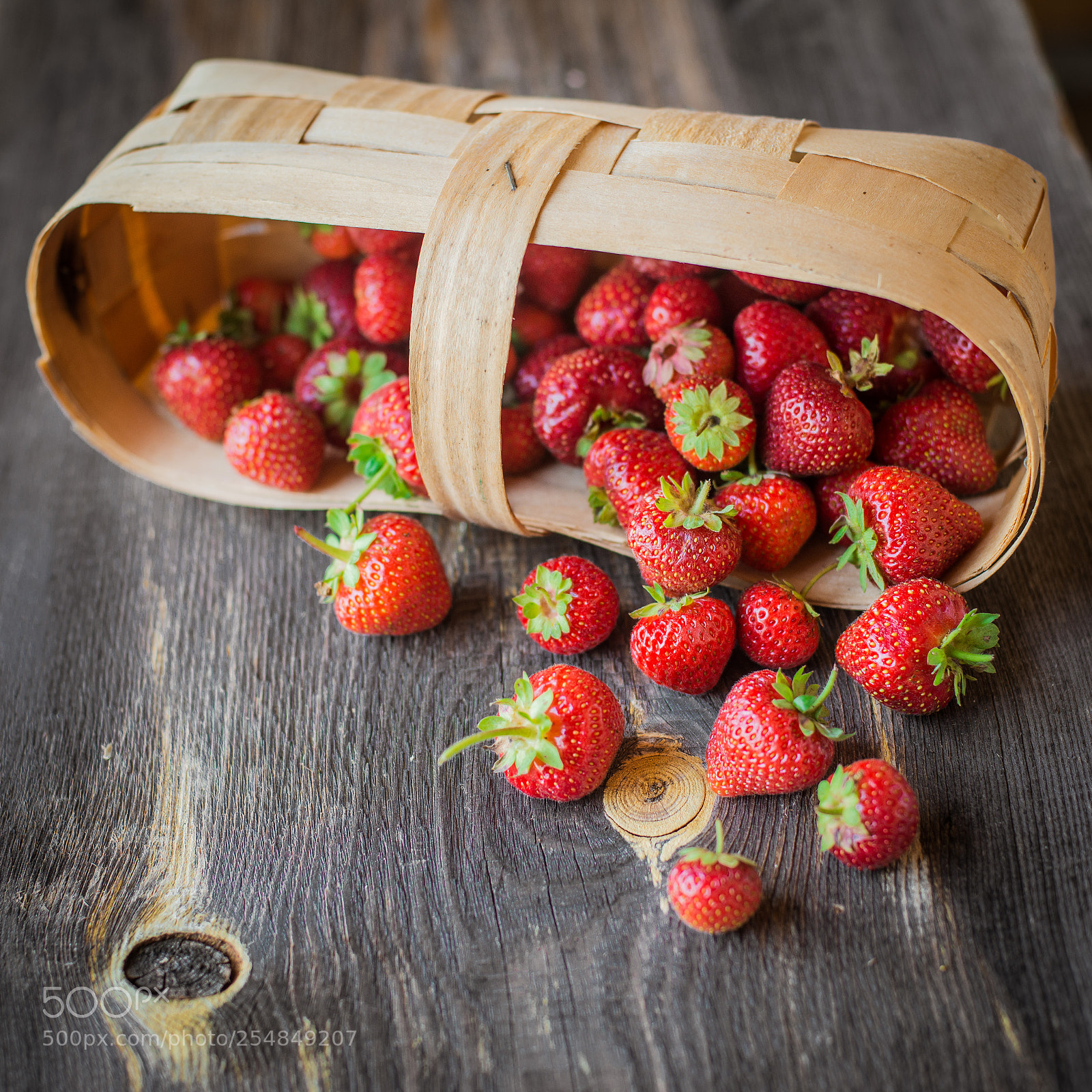 Nikon D800 sample photo. Strawberry is scattered from photography