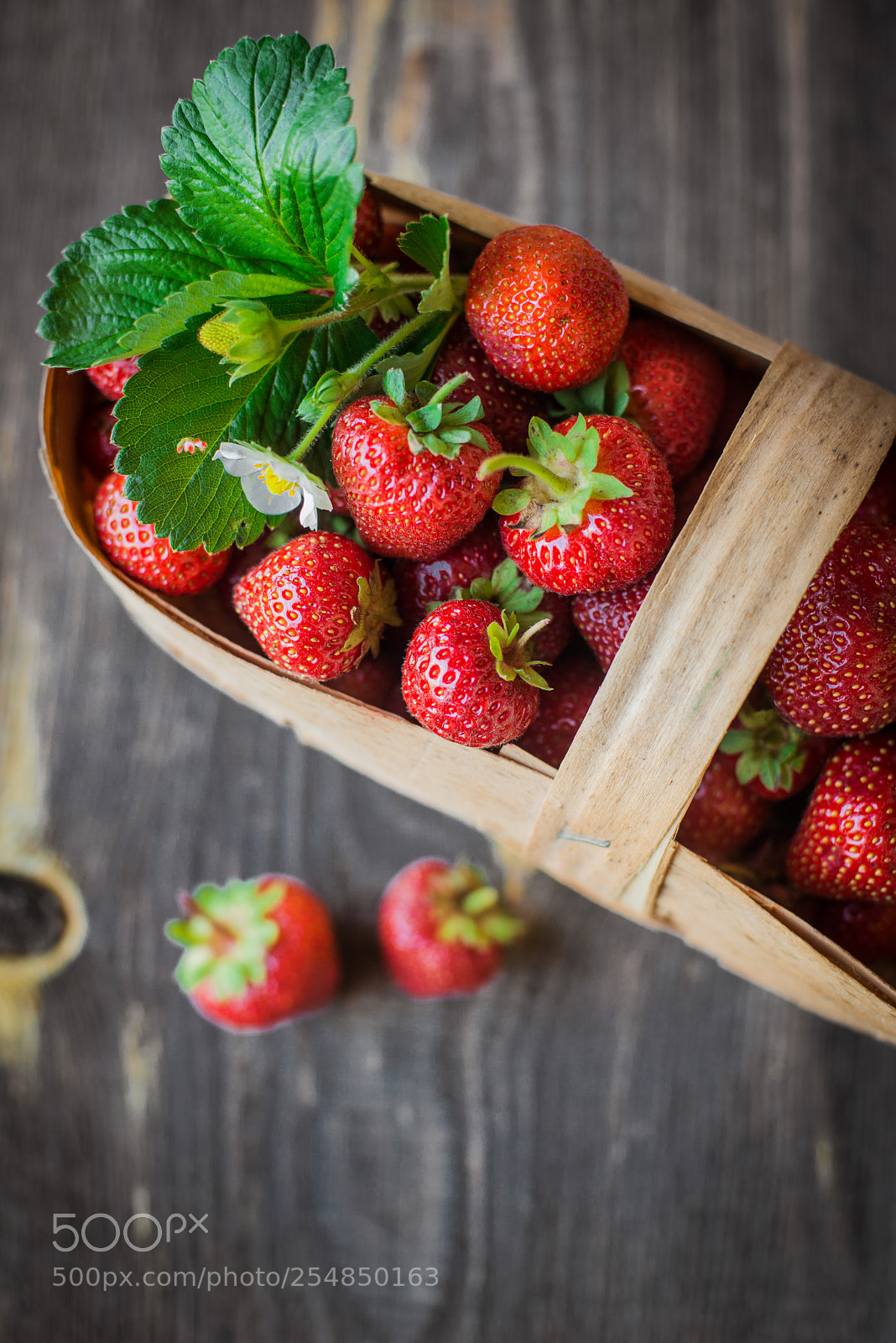 Nikon D800 sample photo. Strawberry is scattered from photography