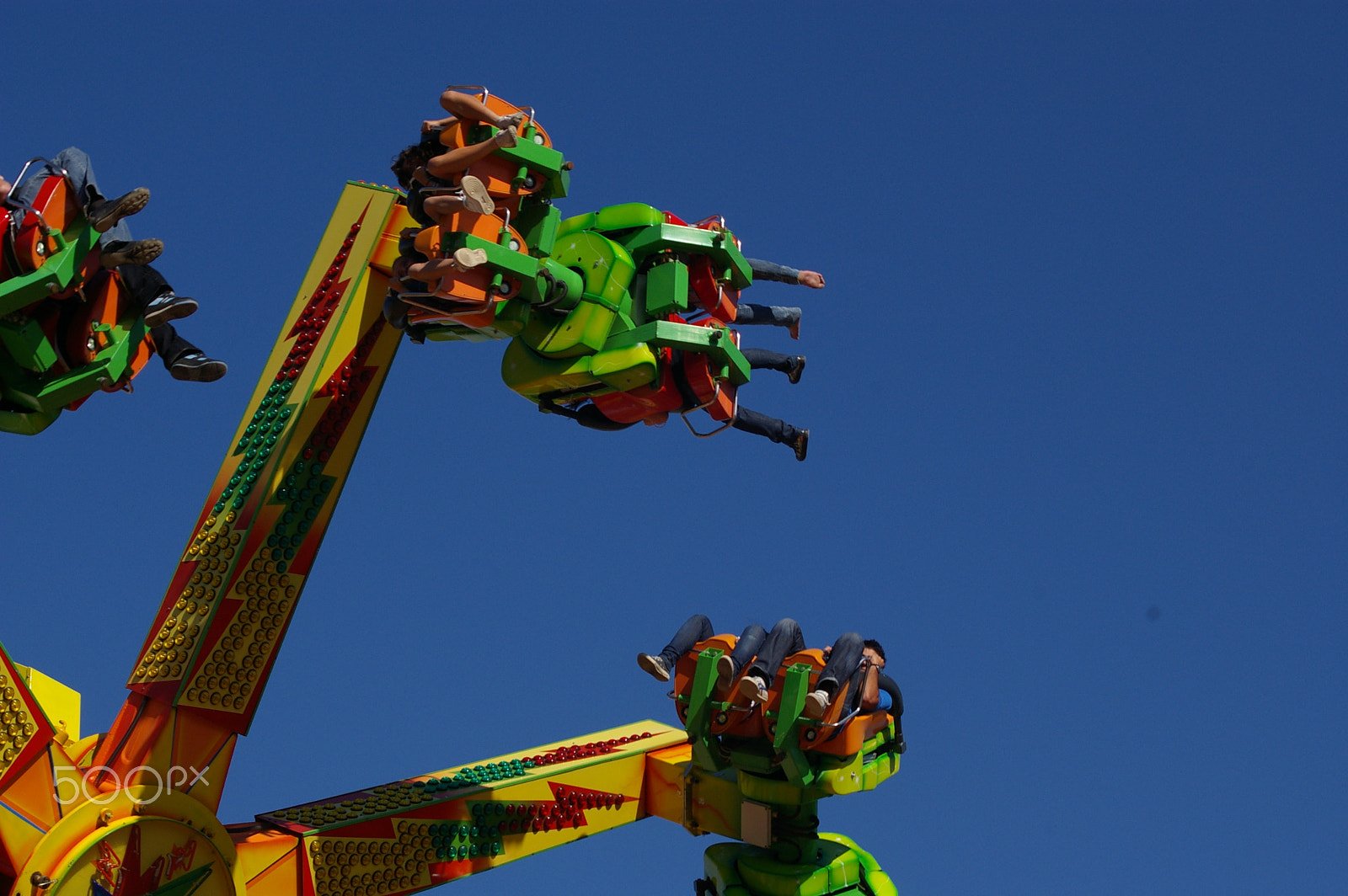 smc PENTAX-FA 70-200mm F4-5.6 sample photo. Amusement ride 3cars photography