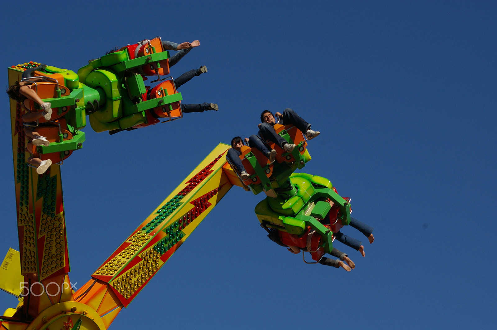 Pentax K100D sample photo. Amusement ride photography