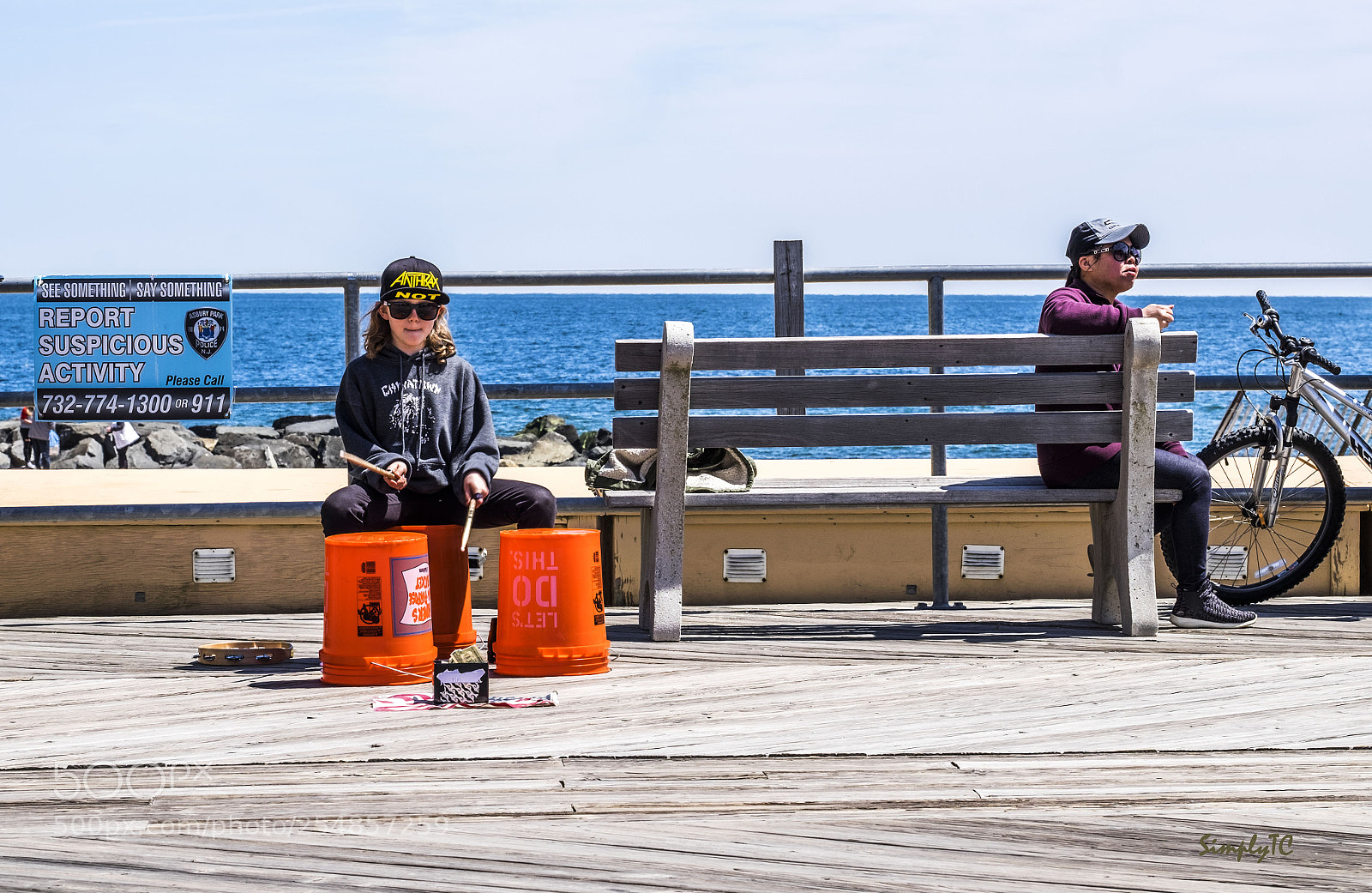 Fujifilm X-T1 sample photo. Boardwalk artist, hard at photography