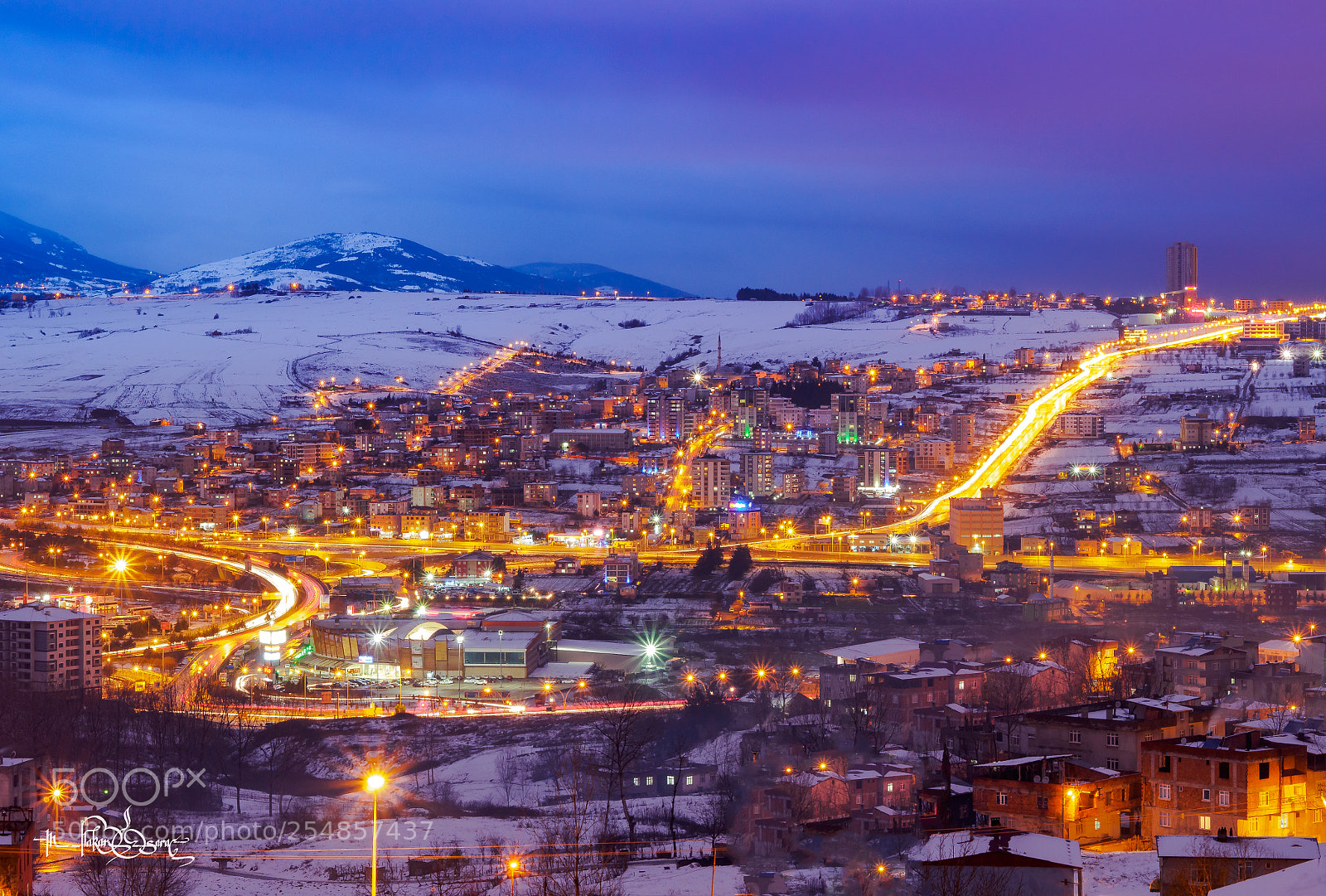 Olympus OM-D E-M10 II sample photo. Snowy nights photography