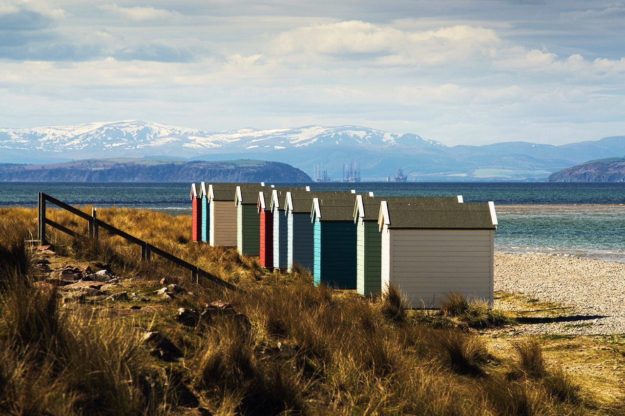 Tamron SP AF 70-200mm F2.8 Di LD (IF) MACRO sample photo. Beach huts and the cromarty firth photography
