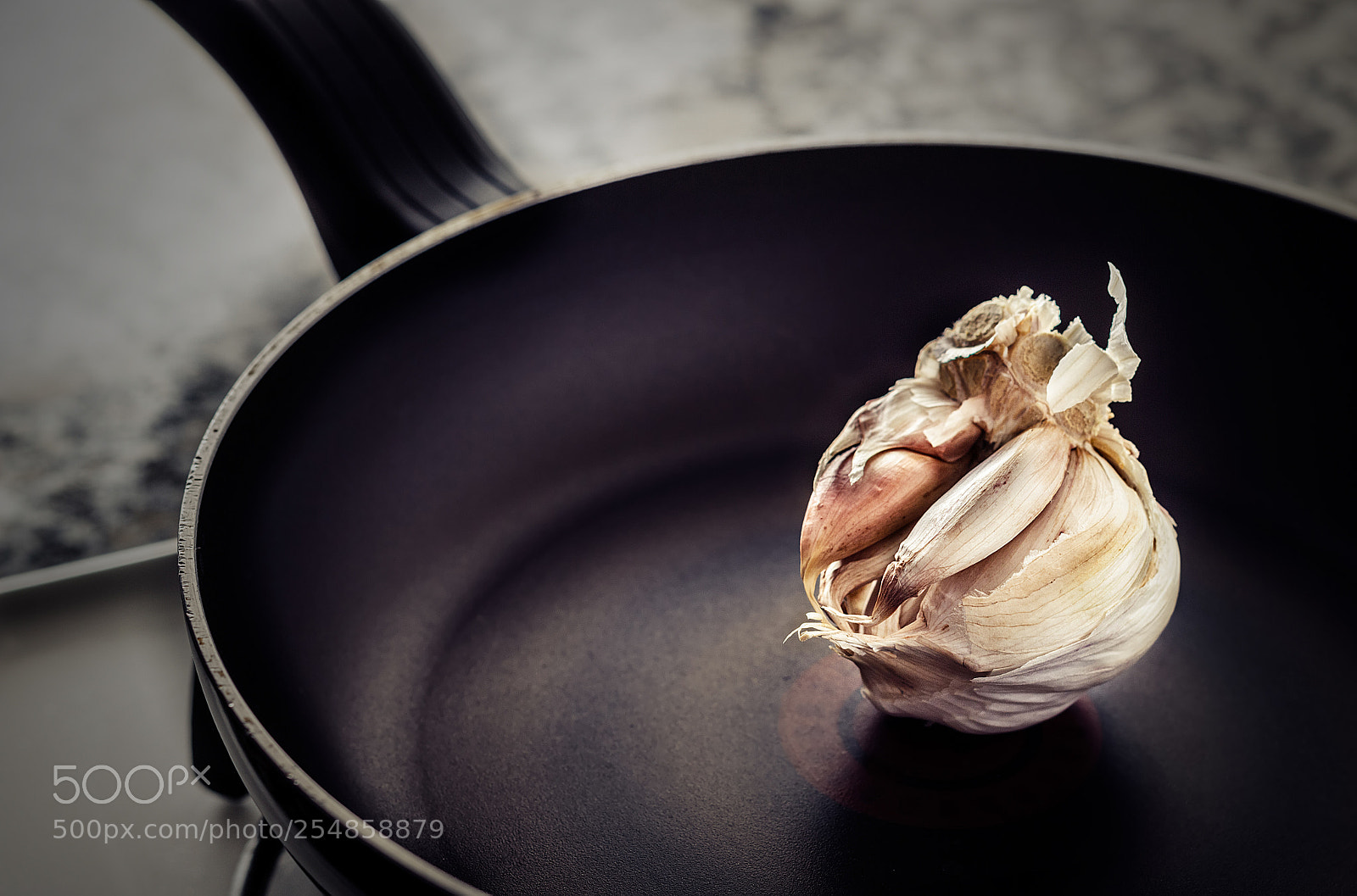 Canon EOS 700D (EOS Rebel T5i / EOS Kiss X7i) sample photo. Garlic head photography