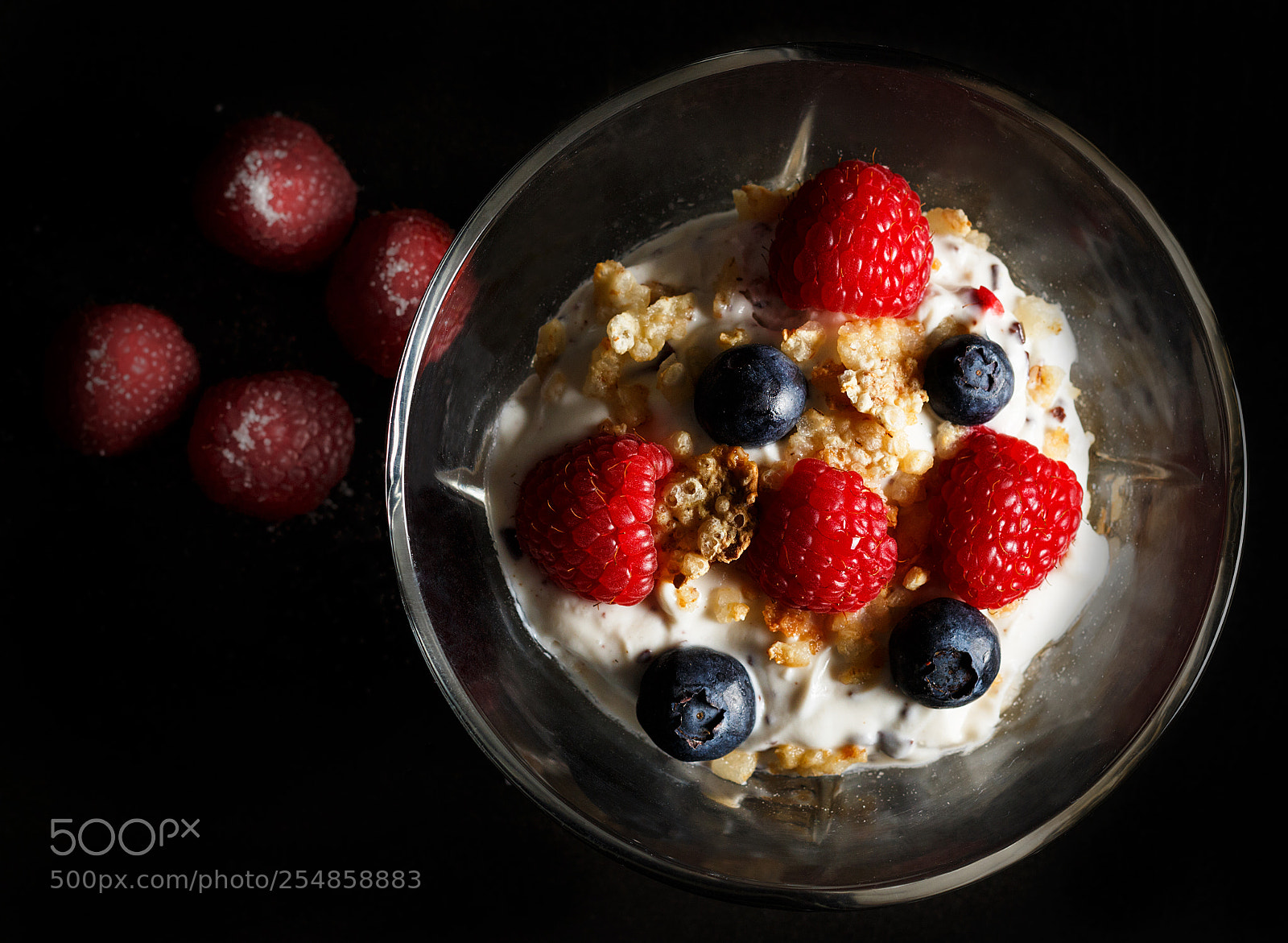 Canon EOS 700D (EOS Rebel T5i / EOS Kiss X7i) sample photo. Yogurt bowl with raspberries. photography