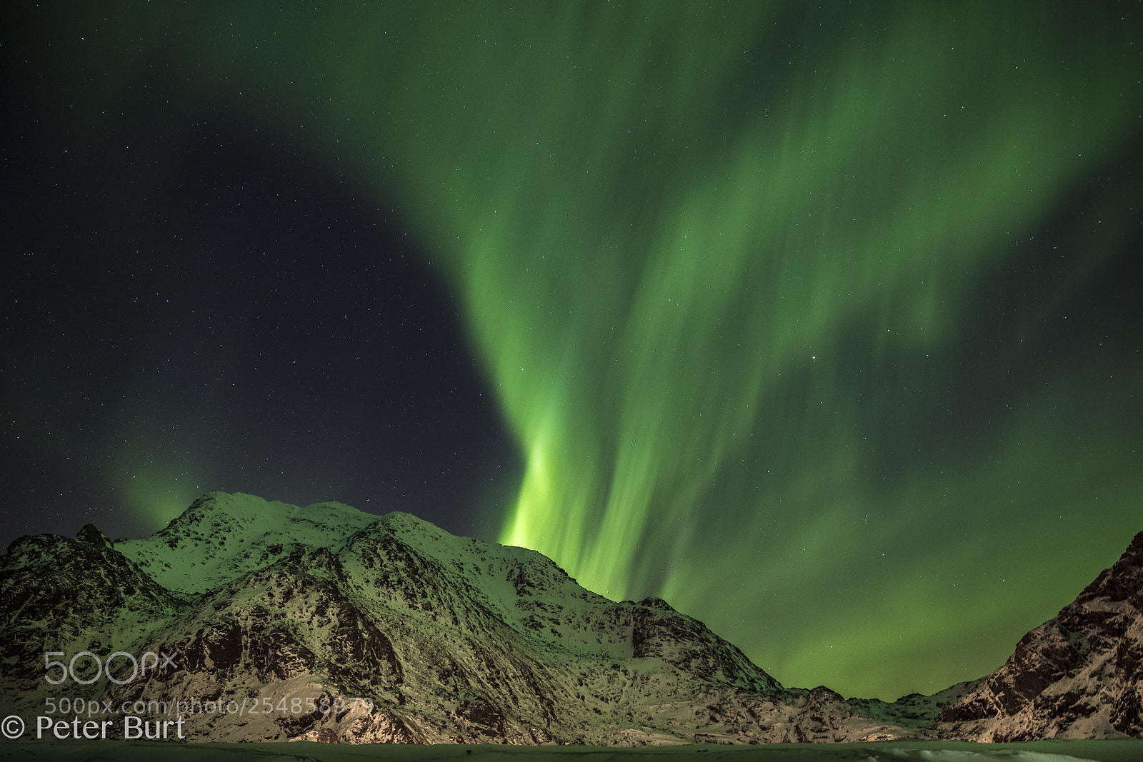 Canon EOS 5D Mark IV sample photo. Erupting aurora photography