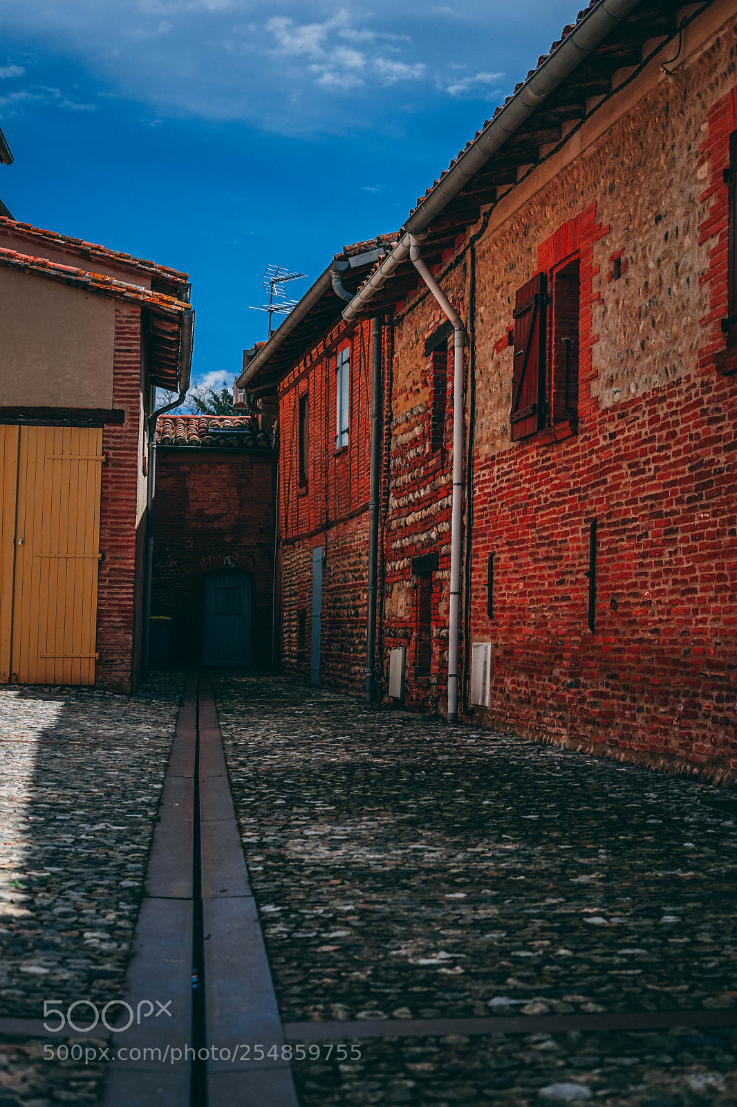 Sony a7 II sample photo. French back alley photography
