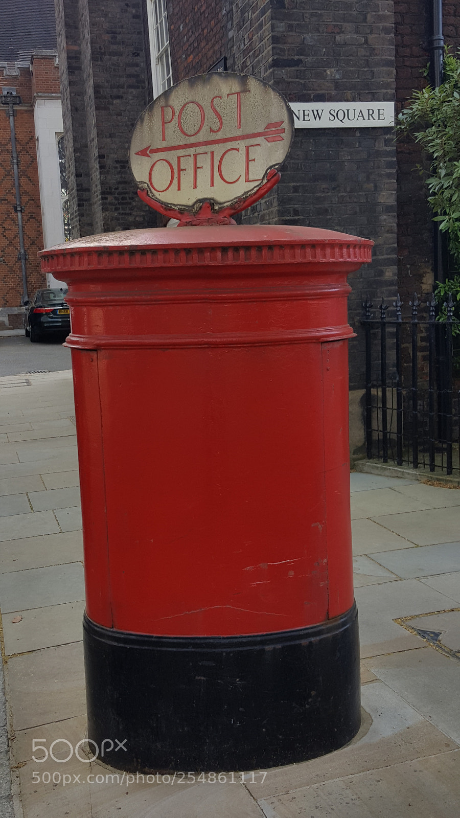 Samsung Galaxy S6 sample photo. Wonky red london postbox photography