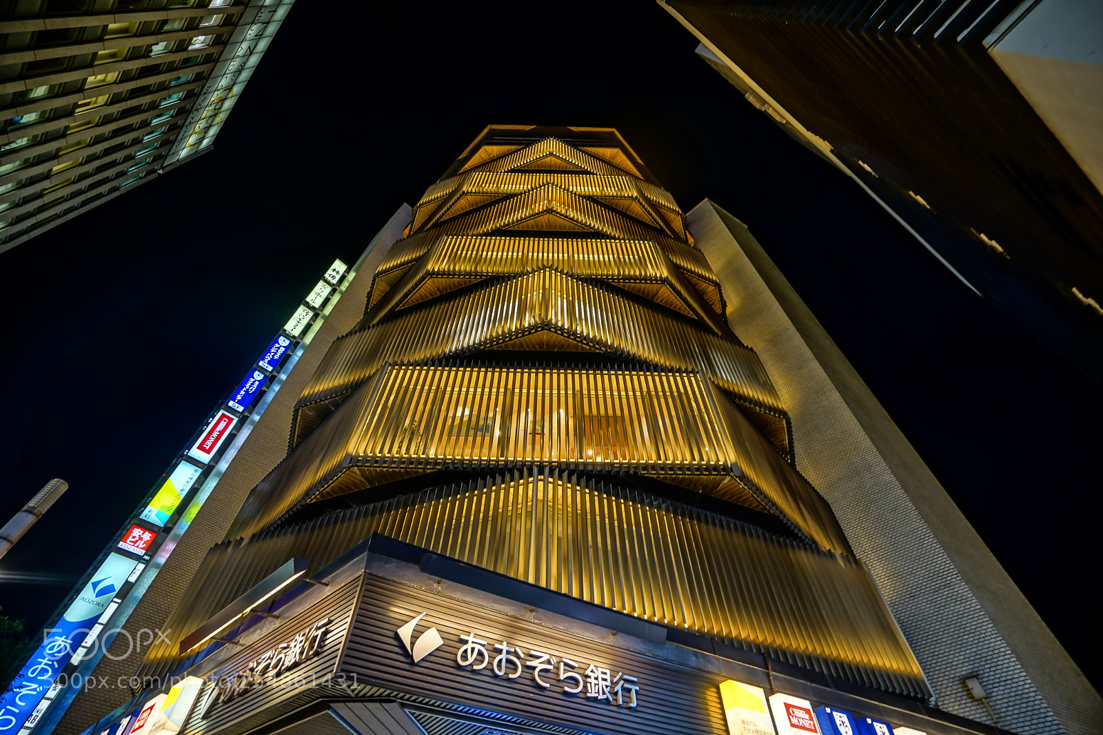 Sony a7 II sample photo. Gold building in tokyo photography