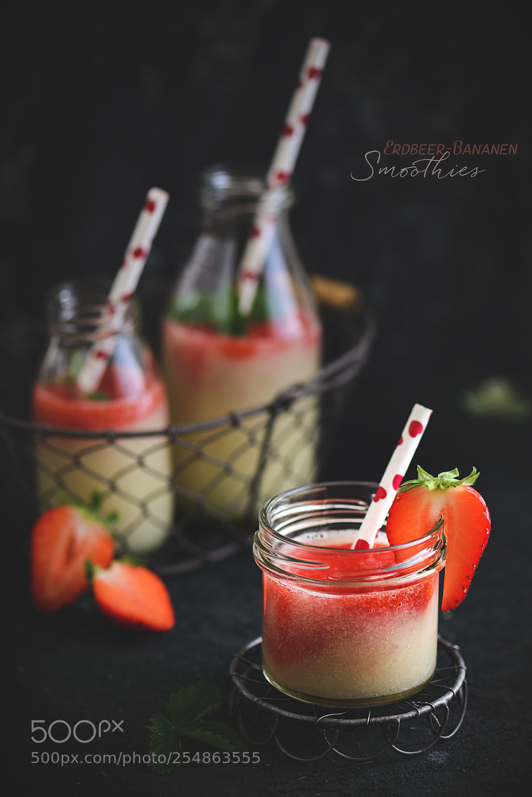 Nikon D610 sample photo. Erdbeer- bananen smoothies photography