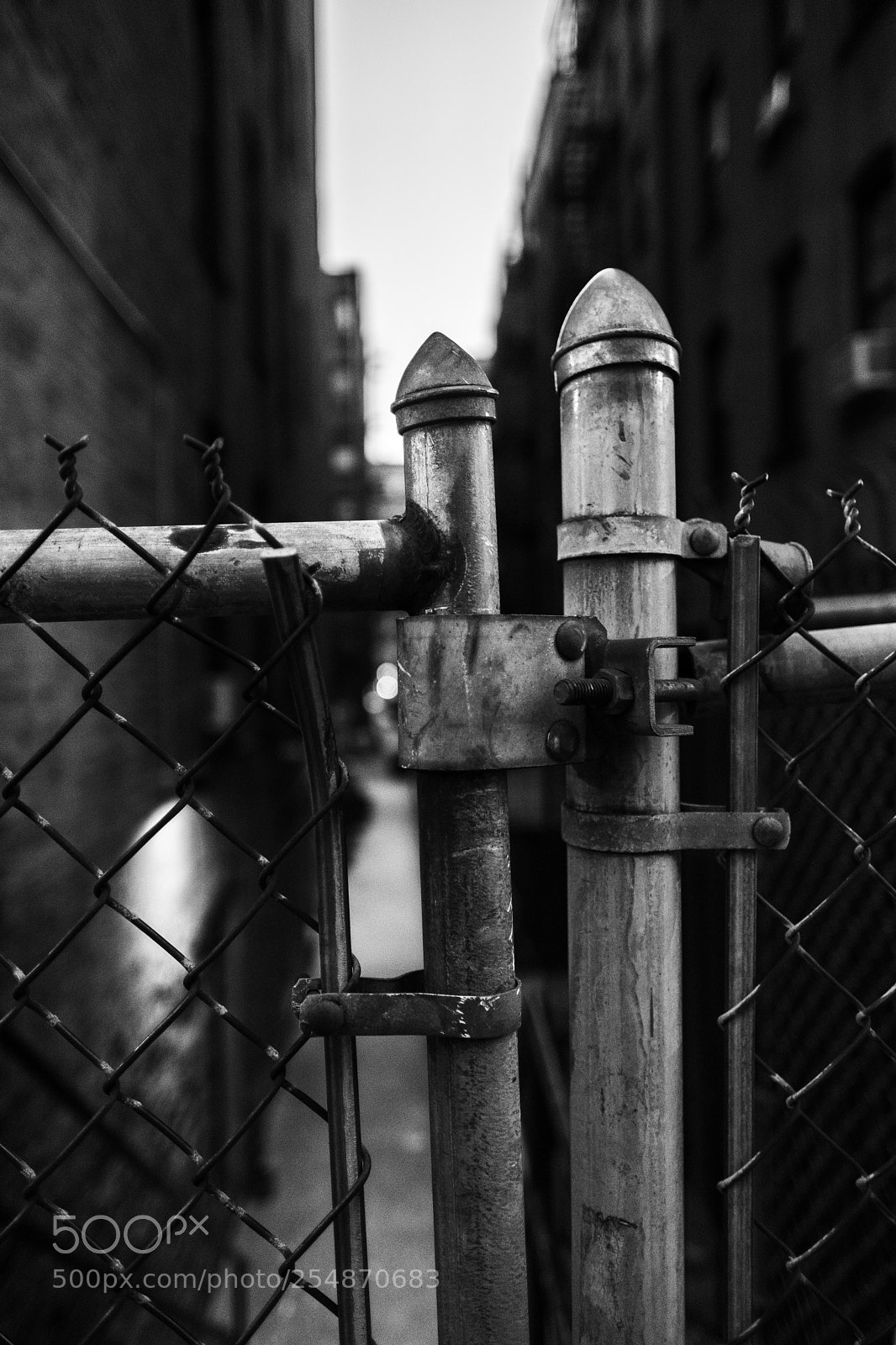 Fujifilm X-T2 sample photo. Urban fence photography
