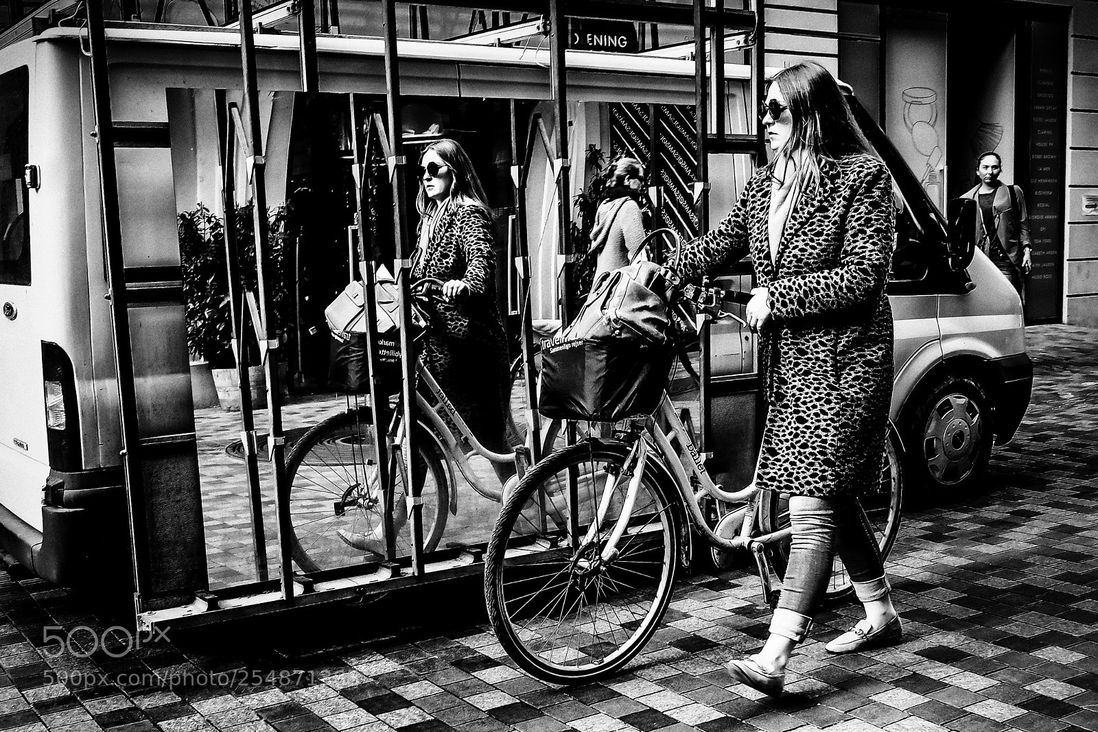 Fujifilm X-Pro2 sample photo. Images on the run... photography