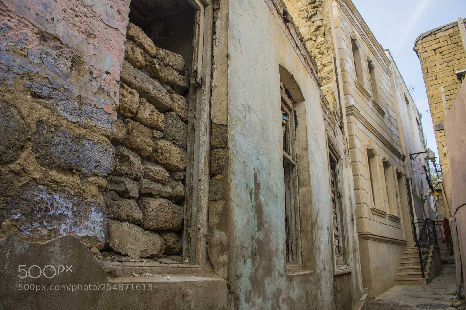 Canon EOS 750D (EOS Rebel T6i / EOS Kiss X8i) sample photo. Abandoned house photography
