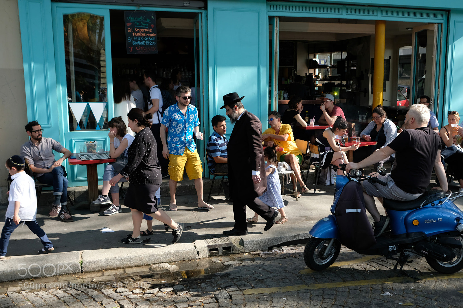 Fujifilm X-T20 sample photo. Terrasse de caf photography
