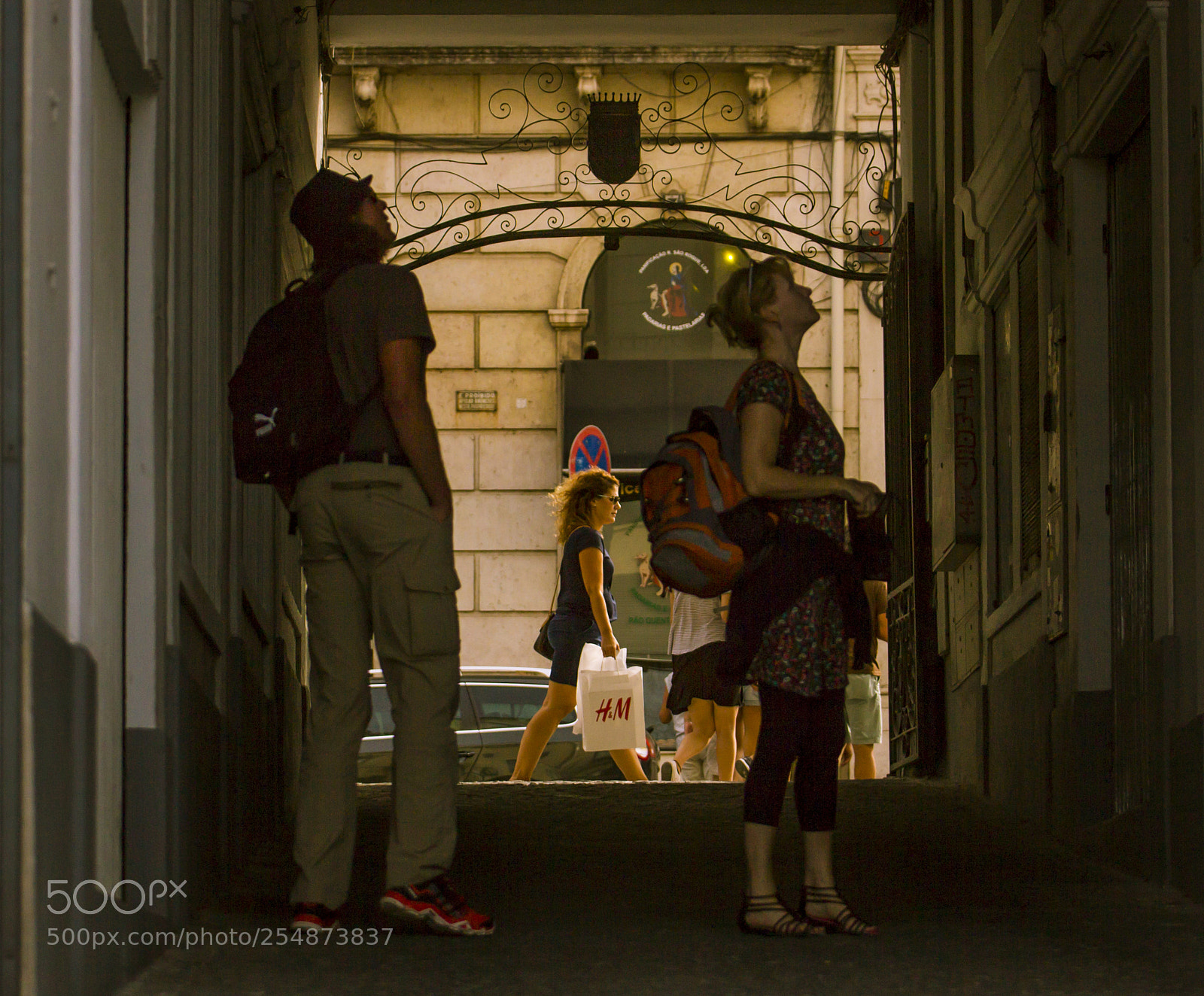 Canon EOS 60D sample photo. Lisbon lady at the photography
