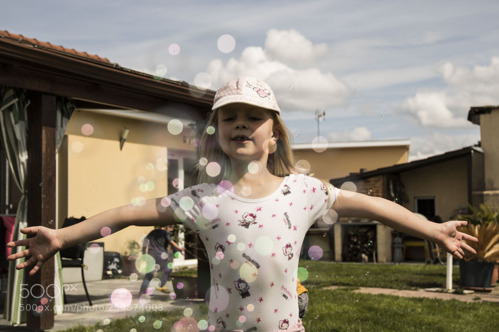 Canon EOS 77D (EOS 9000D / EOS 770D) sample photo. Magic bubble photography