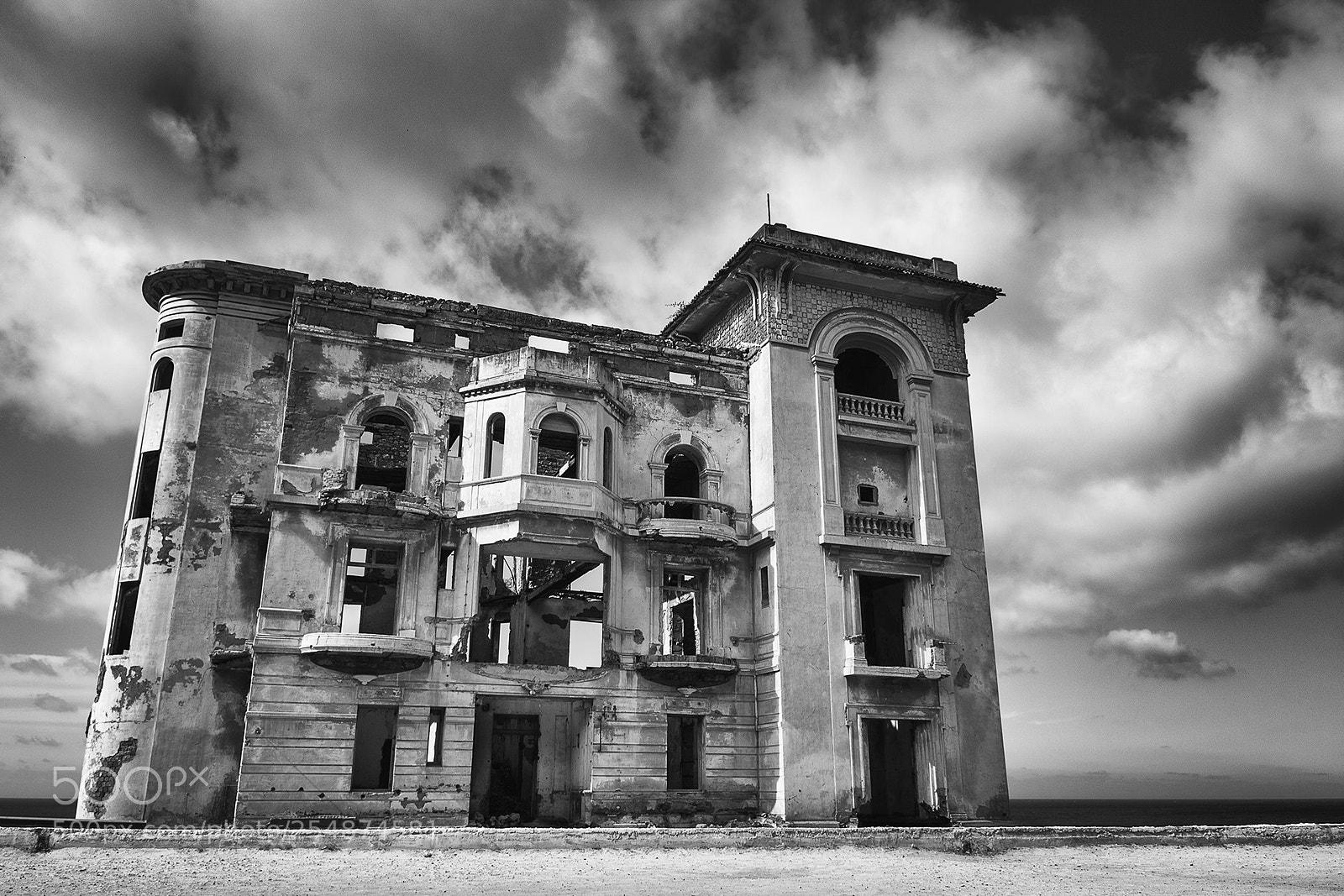 Canon EOS 600D (Rebel EOS T3i / EOS Kiss X5) sample photo. Haunted  french motel photography