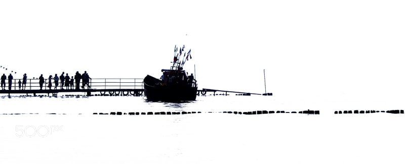 Sony Alpha DSLR-A100 sample photo. Shipyard photography