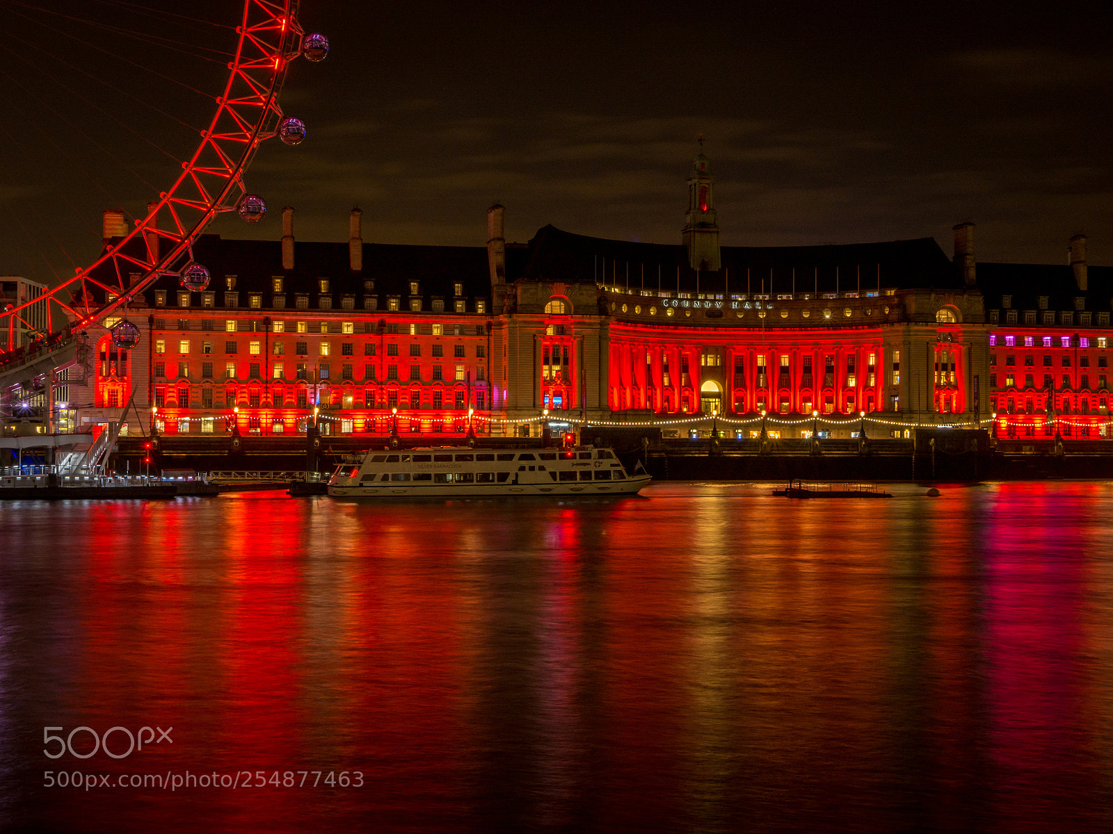 Olympus OM-D E-M10 II sample photo. River thames lit red photography