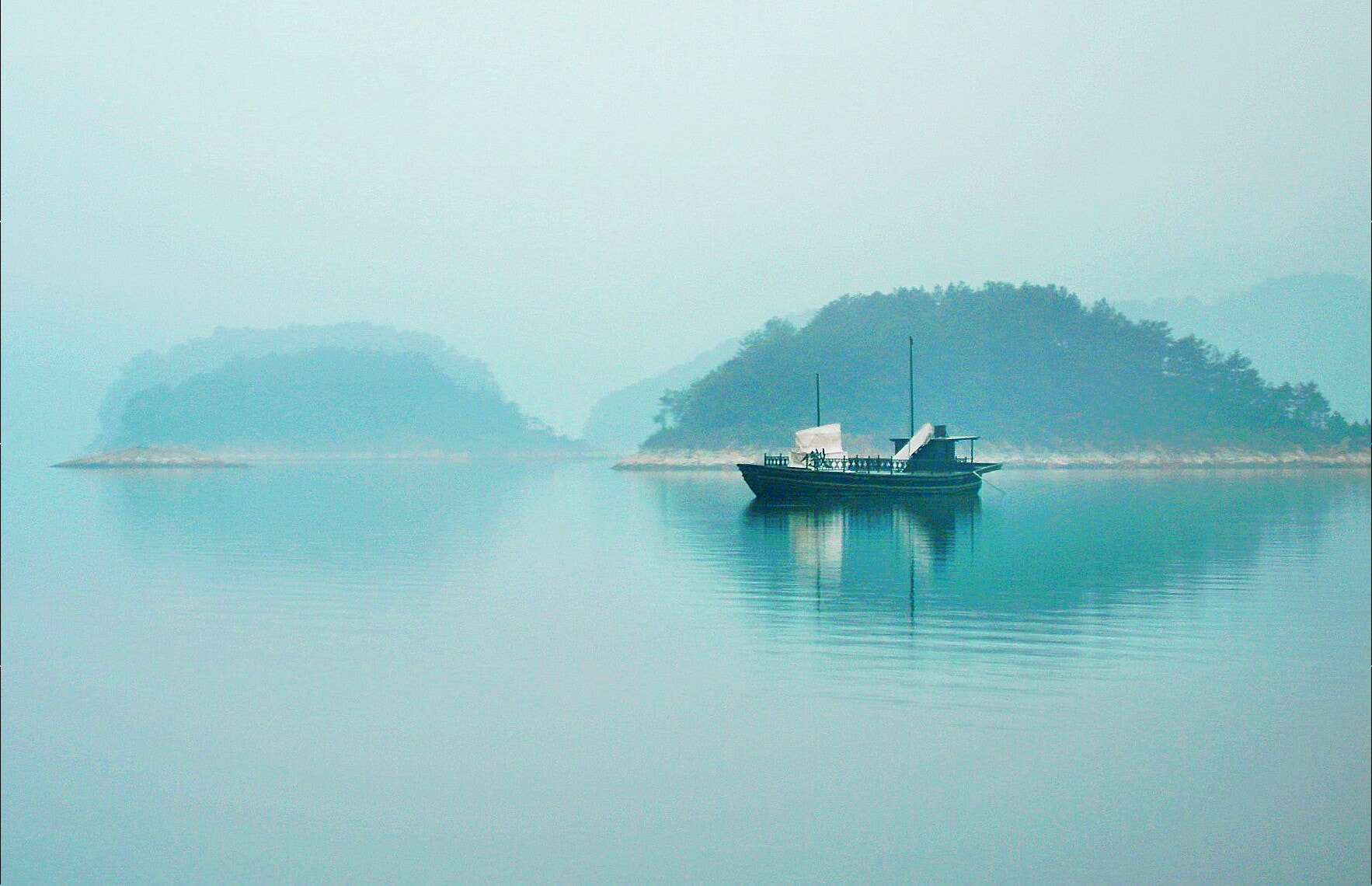 Nikon COOLPIX P5100 sample photo. Spring of qian dao hu lake photography