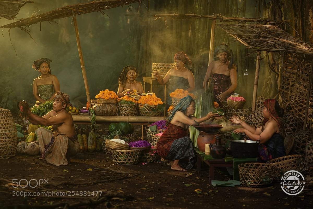 Canon EOS 5DS R sample photo. Balinese traditional market activity photography
