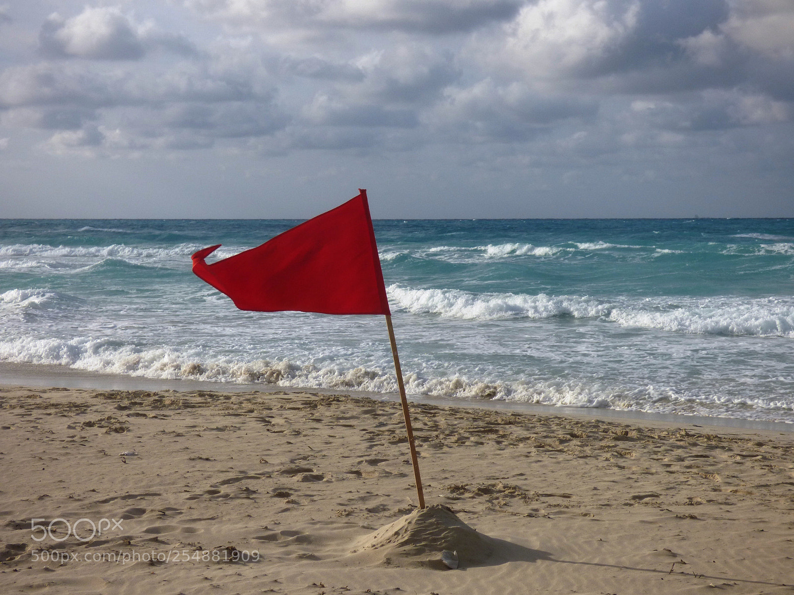 Panasonic Lumix DMC-FZ70 sample photo. Red flag beach photography