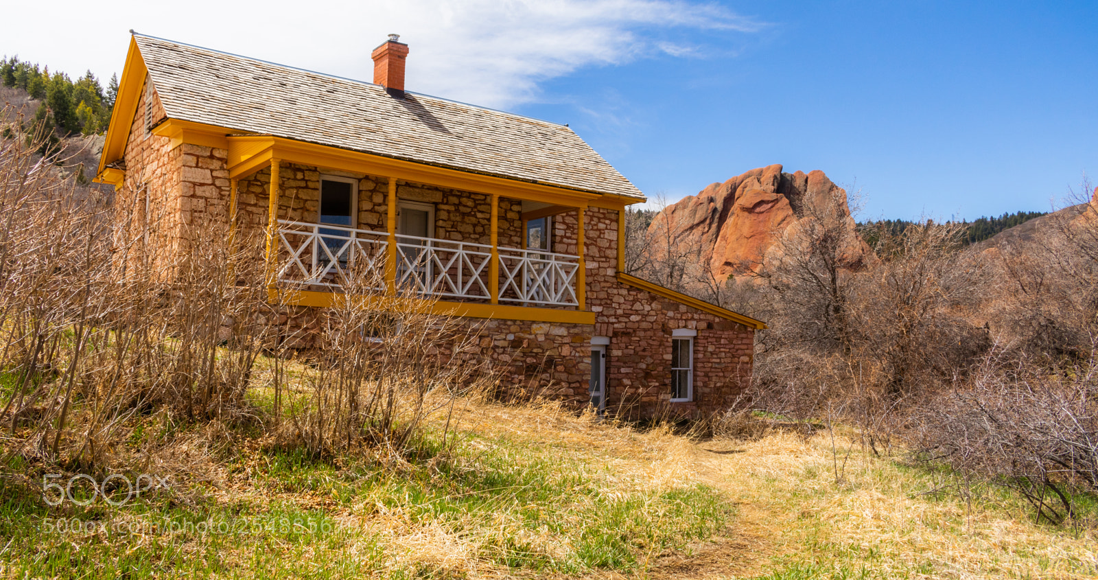 Canon EOS 80D sample photo. Old resort house photography