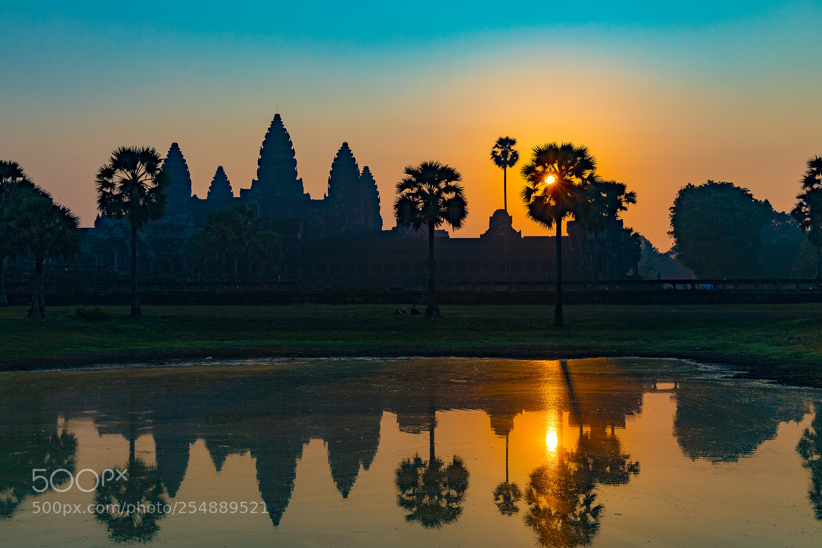 Canon EOS 5D Mark IV sample photo. Sunrise at angkor wat photography