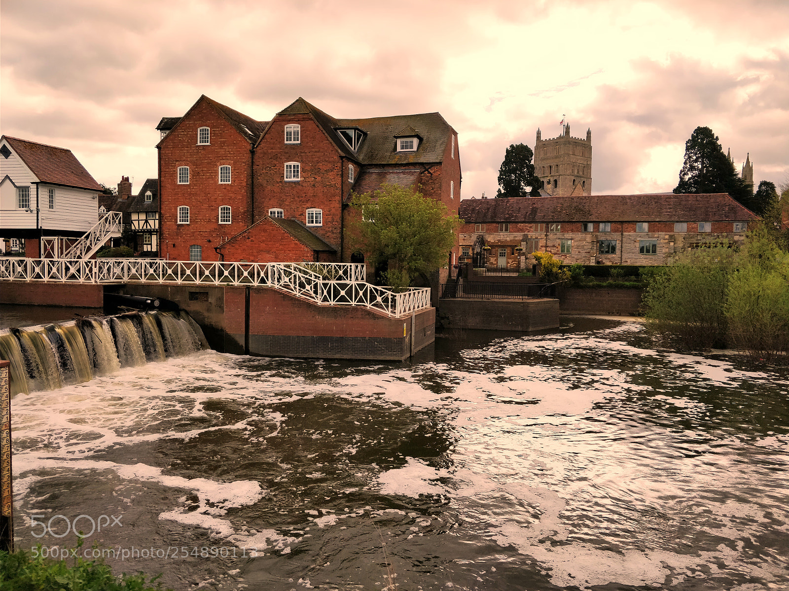 OnePlus 5T sample photo. Tewkesbury weir photography