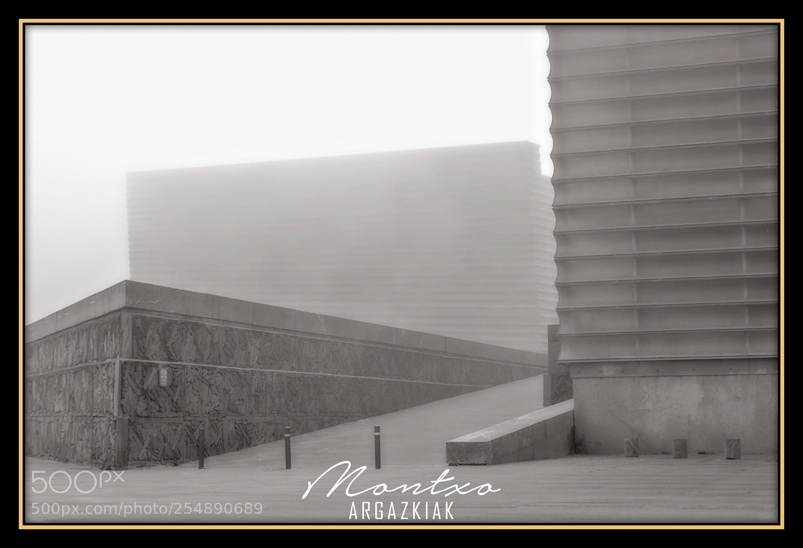 Nikon D700 sample photo. Fog in donostia photography