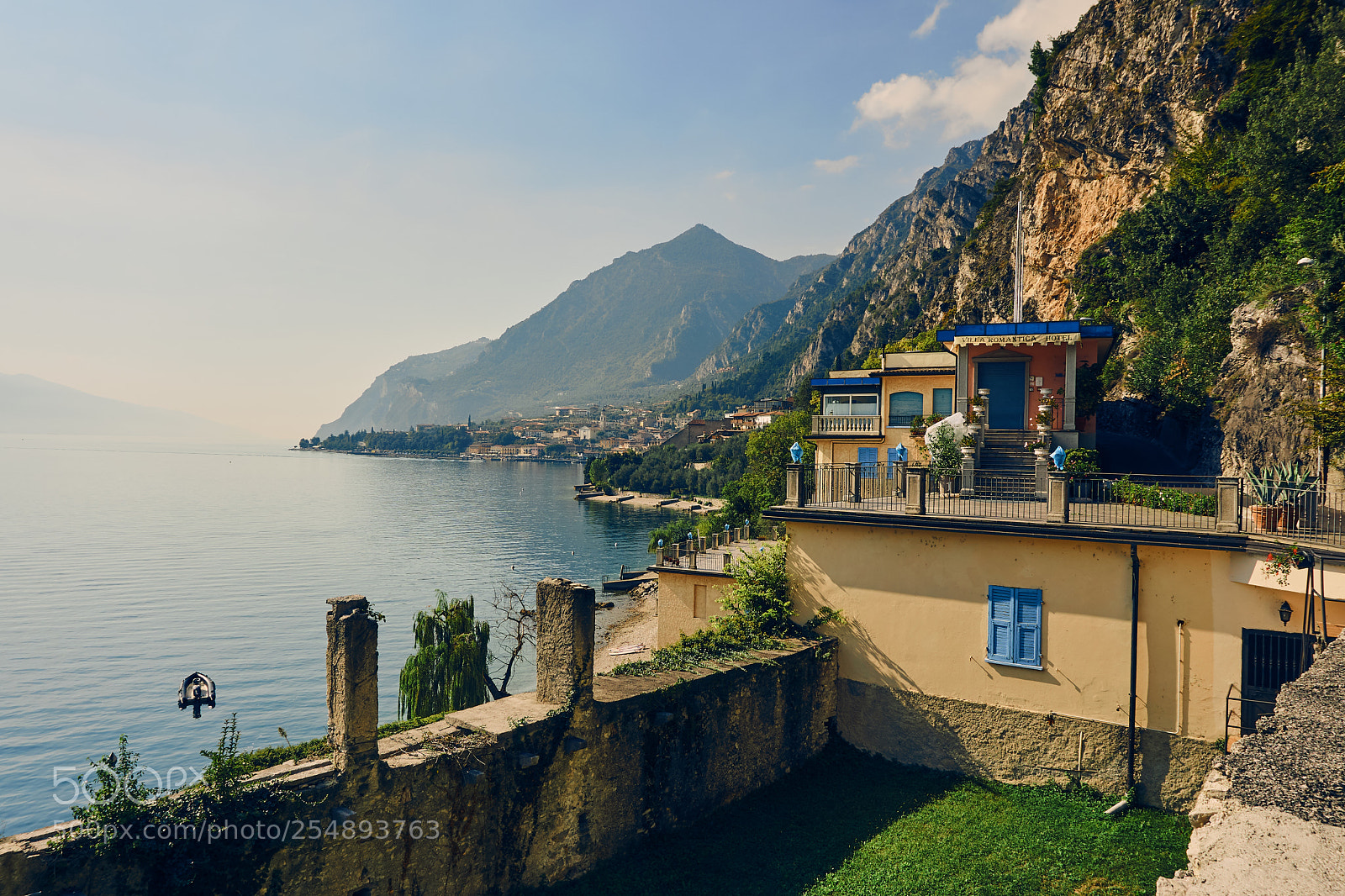 Sony a6000 sample photo. Colourful beach-house photography