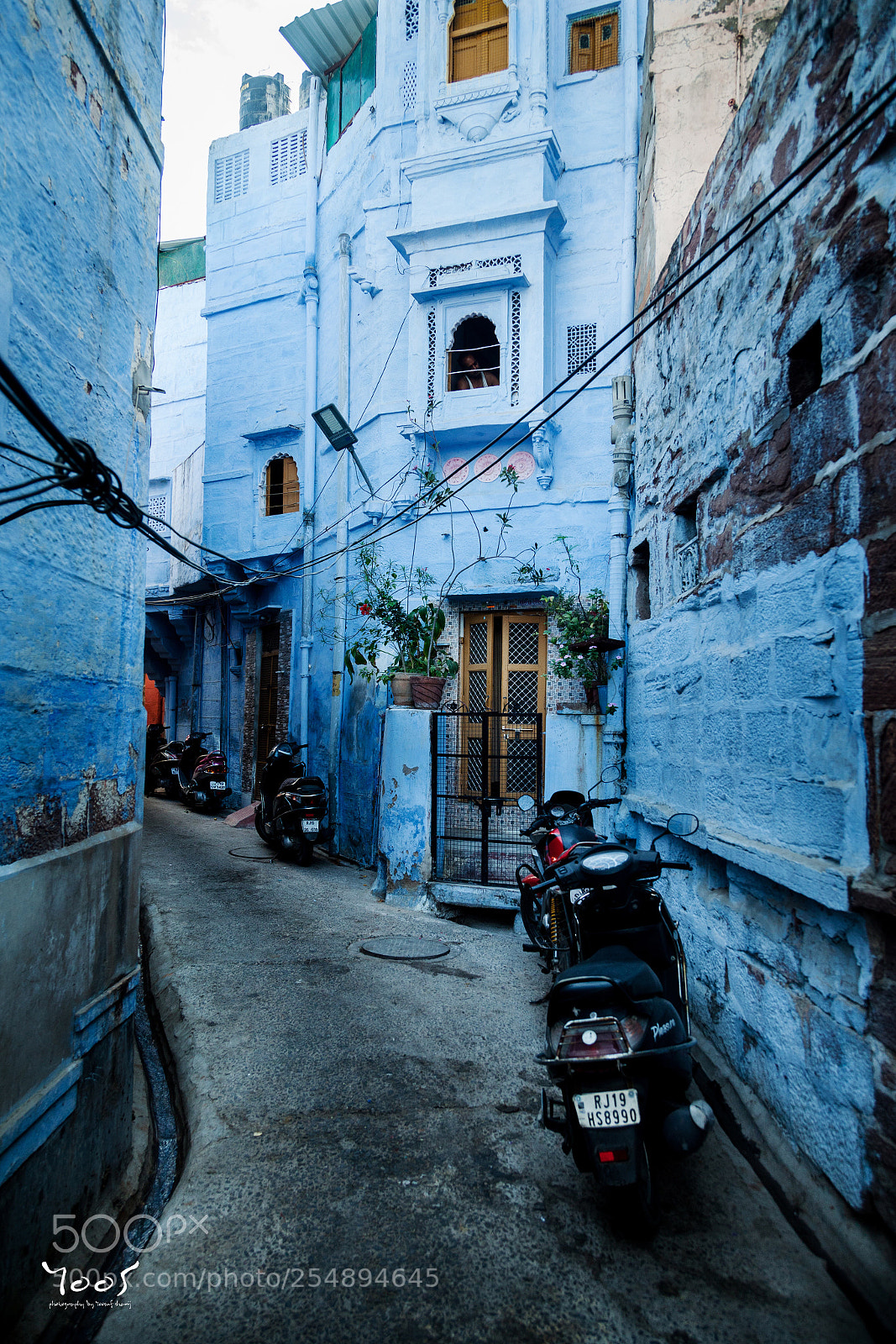 Canon EOS 5D Mark II sample photo. Narrow alleys of blue photography