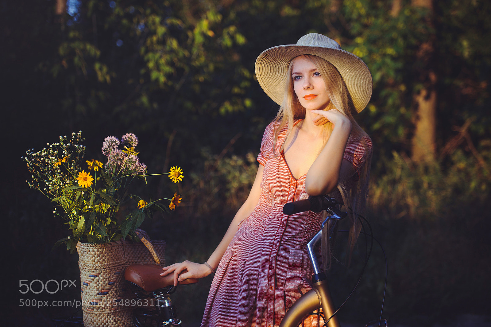 Nikon D3S sample photo. Beautiful girl wearing a photography