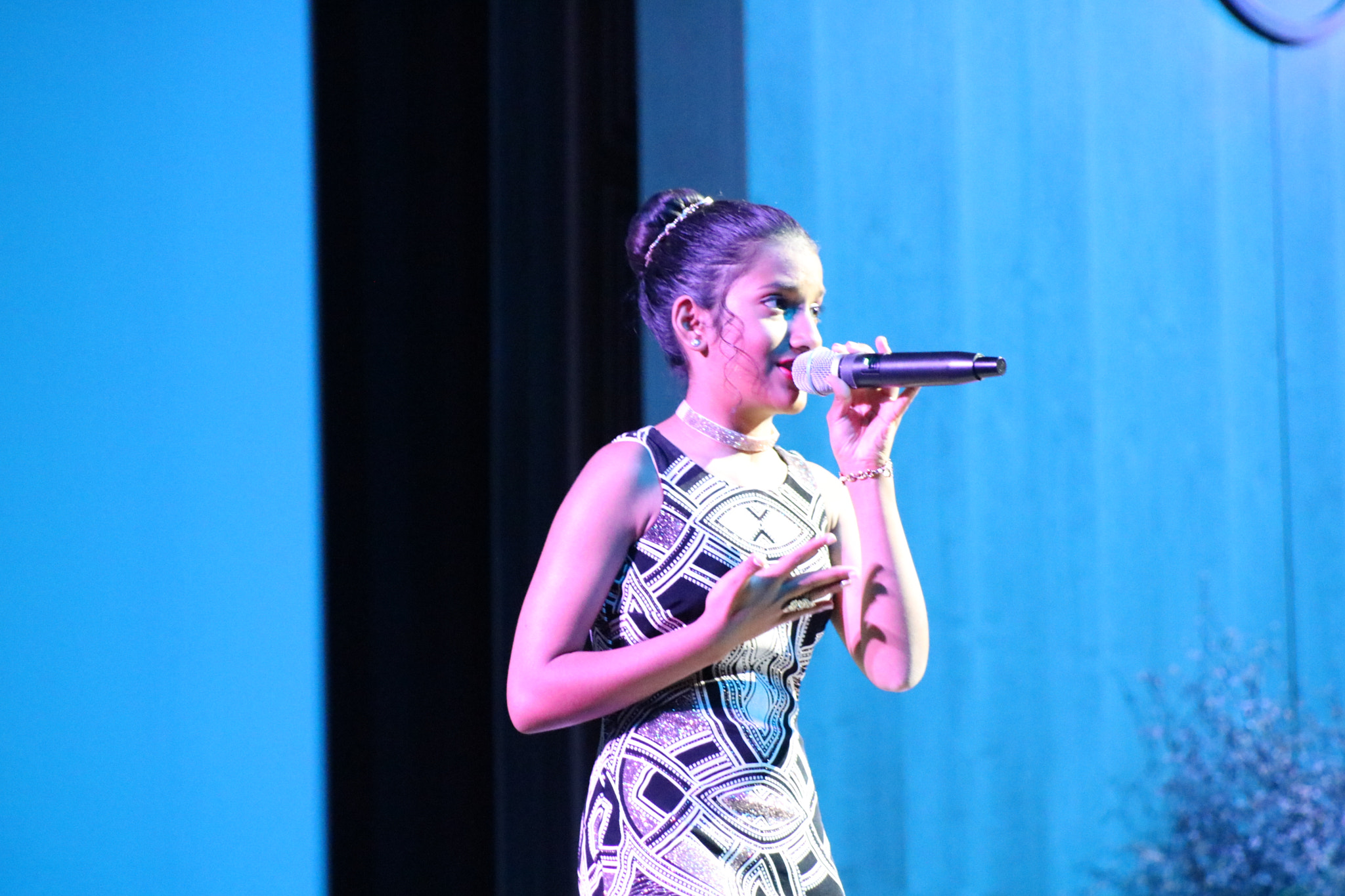 Canon EOS 750D (EOS Rebel T6i / EOS Kiss X8i) sample photo. Burbank singing star competition 4 22 18 photography