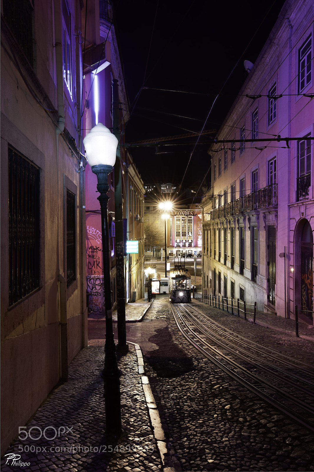 Canon EOS 5D Mark IV sample photo. Cobblestone street photography