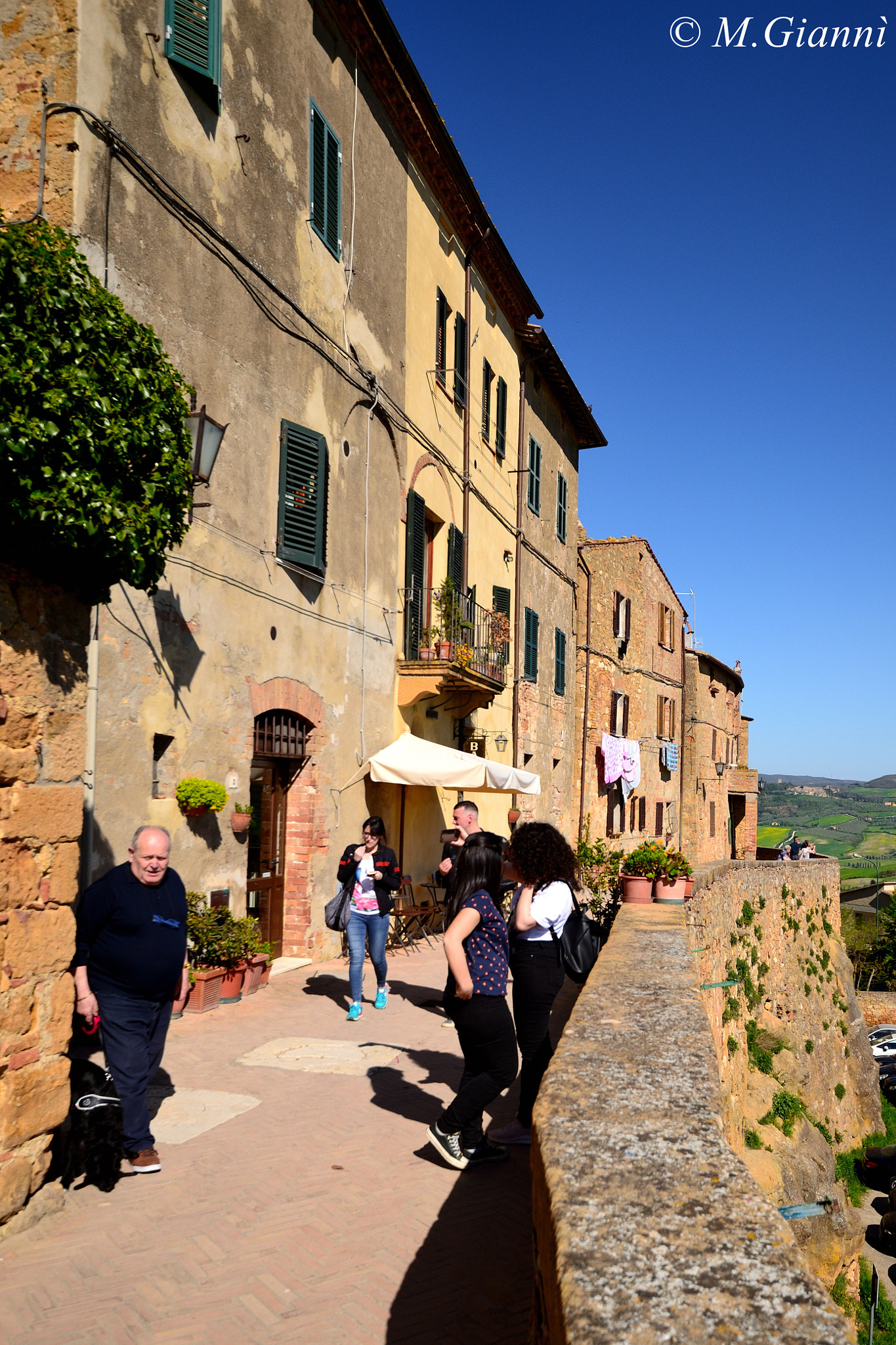 Nikon D3100 + Sigma 10-20mm F3.5 EX DC HSM sample photo. Pienza street photography