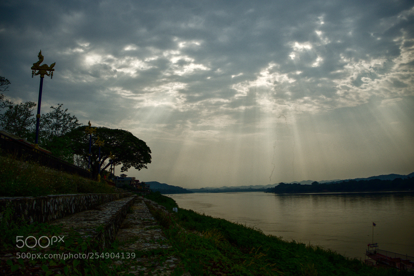 Olympus OM-D E-M10 II sample photo. Through the clouds photography
